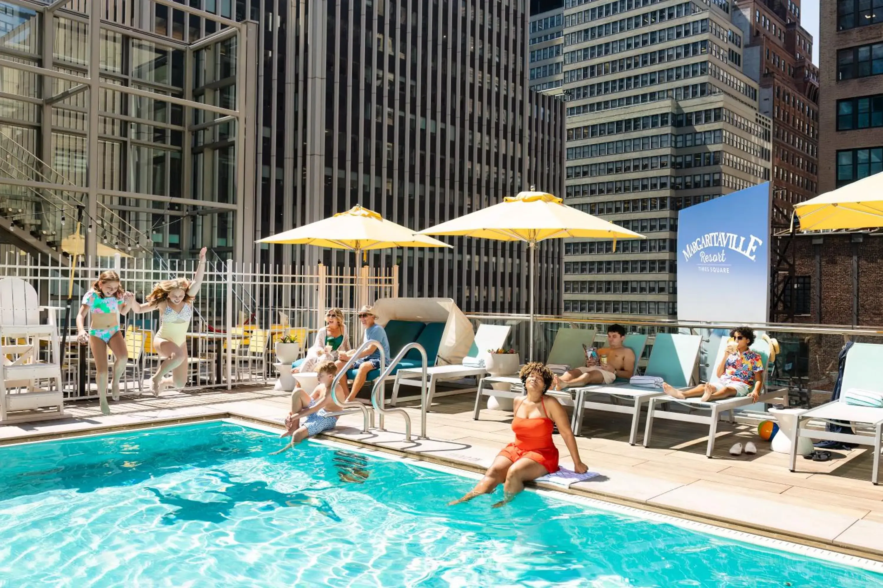Swimming pool in Margaritaville Resort Times Square Swimming pool in Margaritaville Resort Times Square