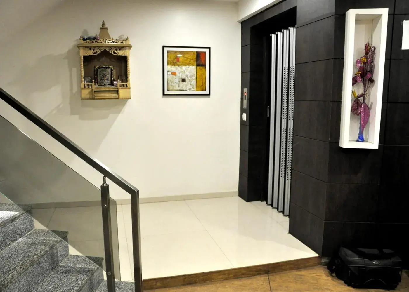 Lobby or reception in Hotel Jyoti Lobby or reception in Hotel Jyoti