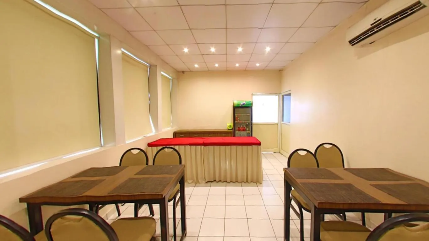 Restaurant/places to eat in Hotel Jyoti