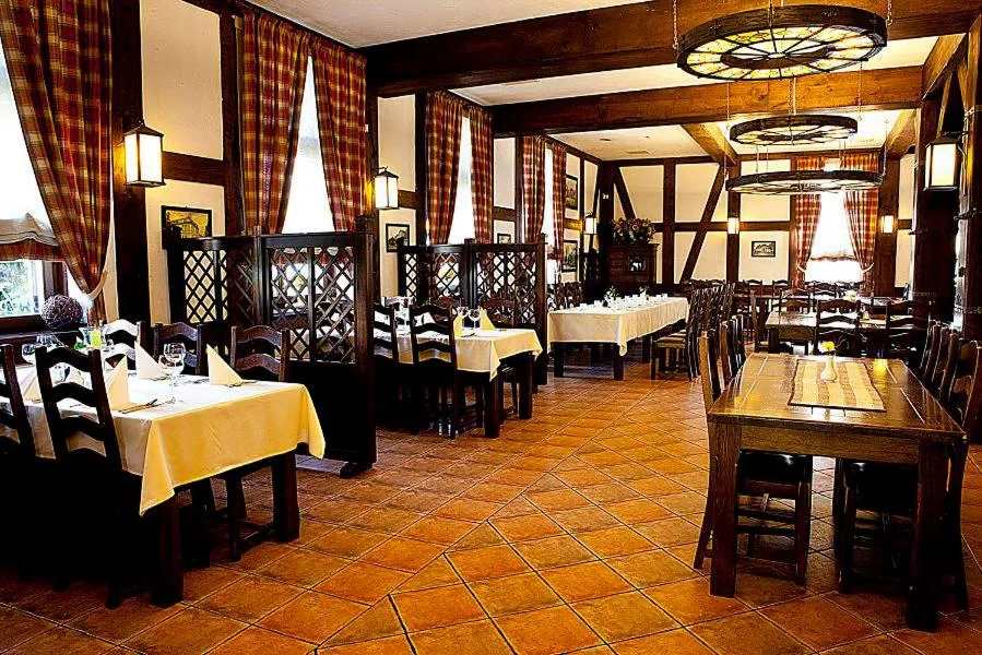Restaurant/places to eat in Hotel Skarbek