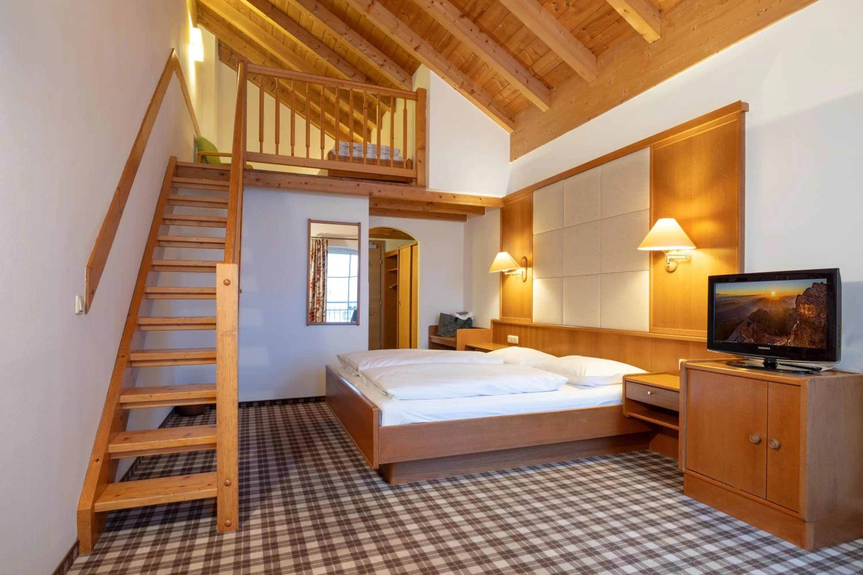 Photo of the whole room, Bed in Hotel Zum Mohren