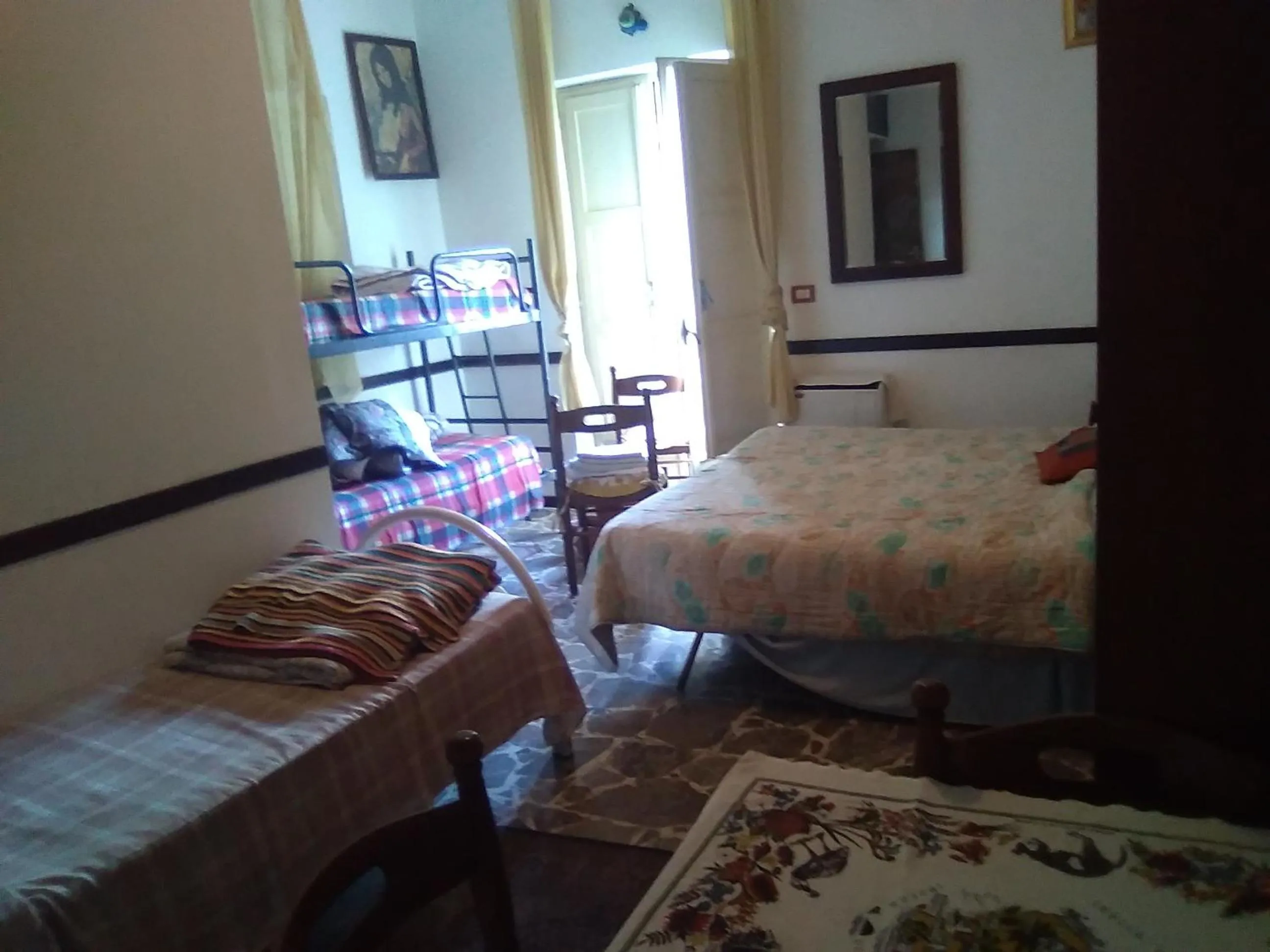 Large Room For five people