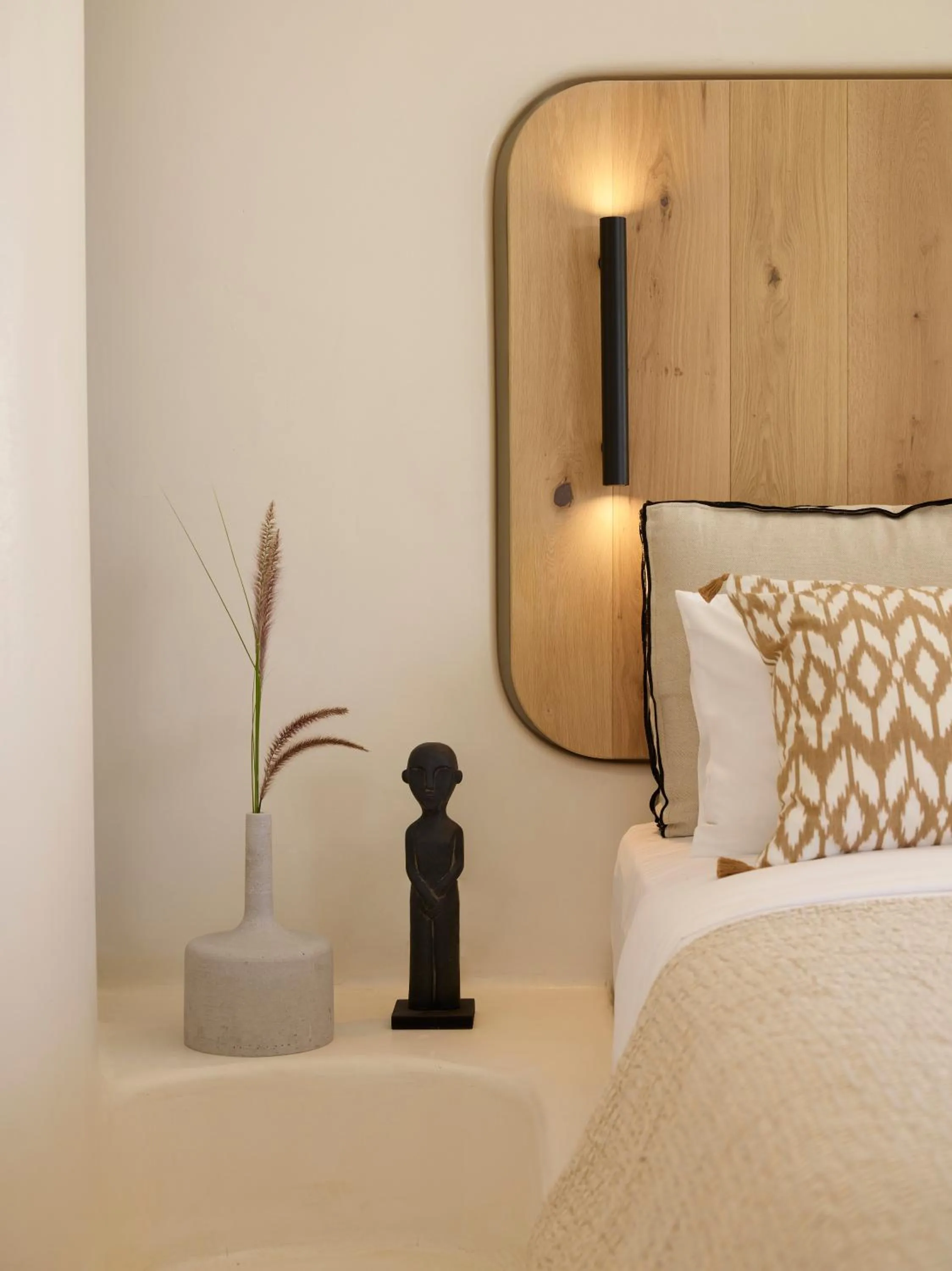 Bedroom, Bed in White Pebble Suites