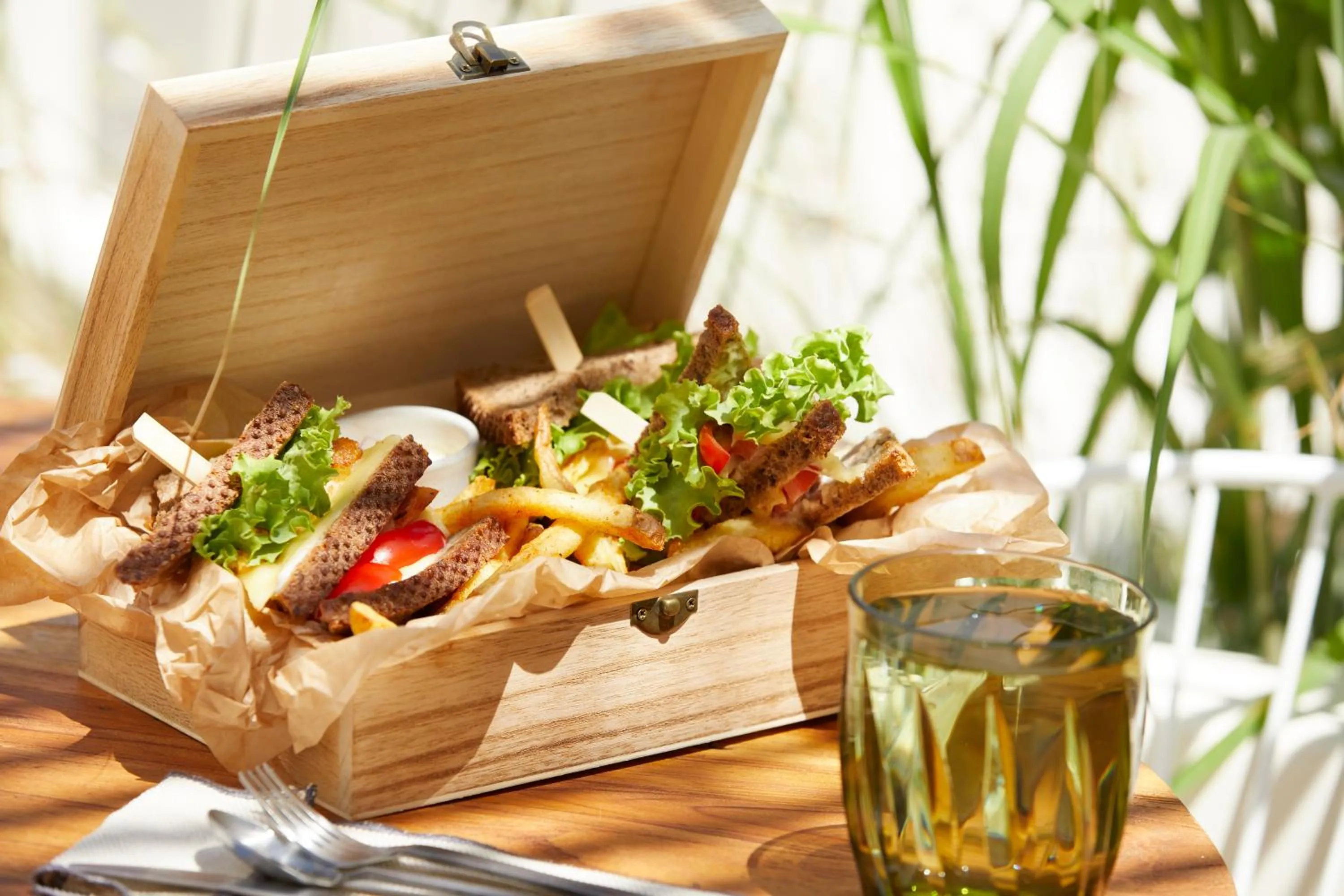 Food and drinks in White Pebble Suites