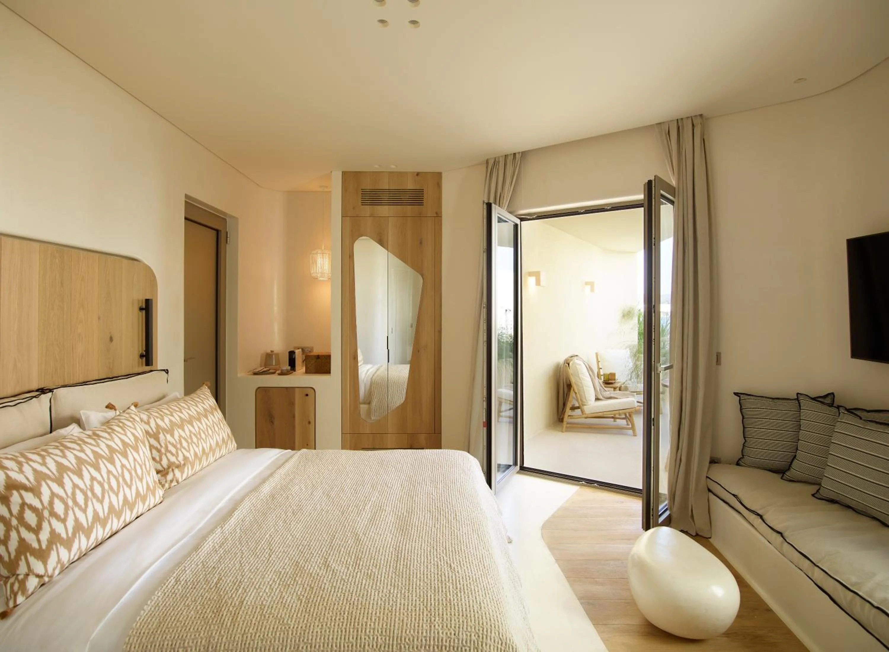 Photo of the whole room, Bed in White Pebble Suites