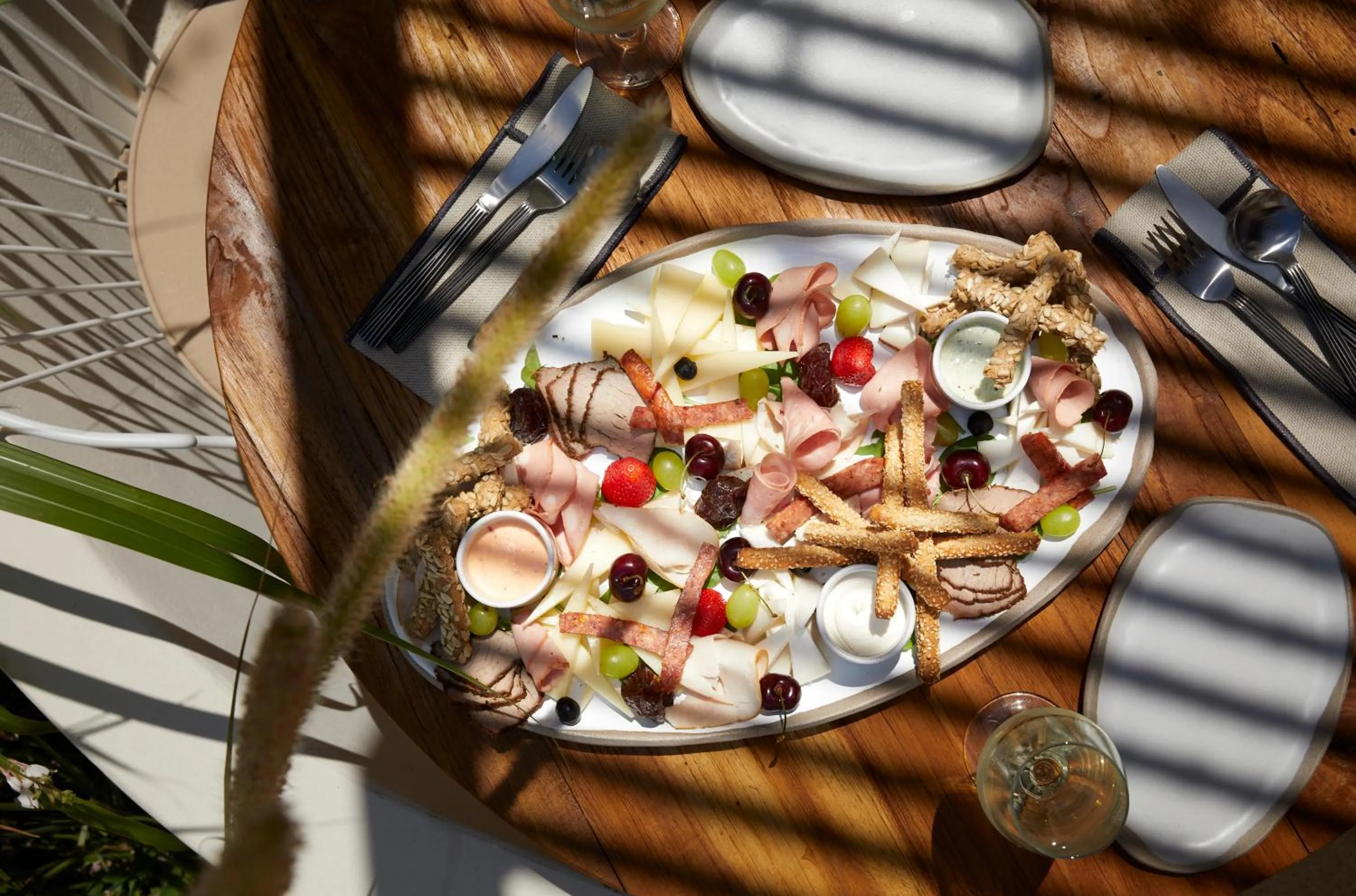 Food and drinks in White Pebble Suites