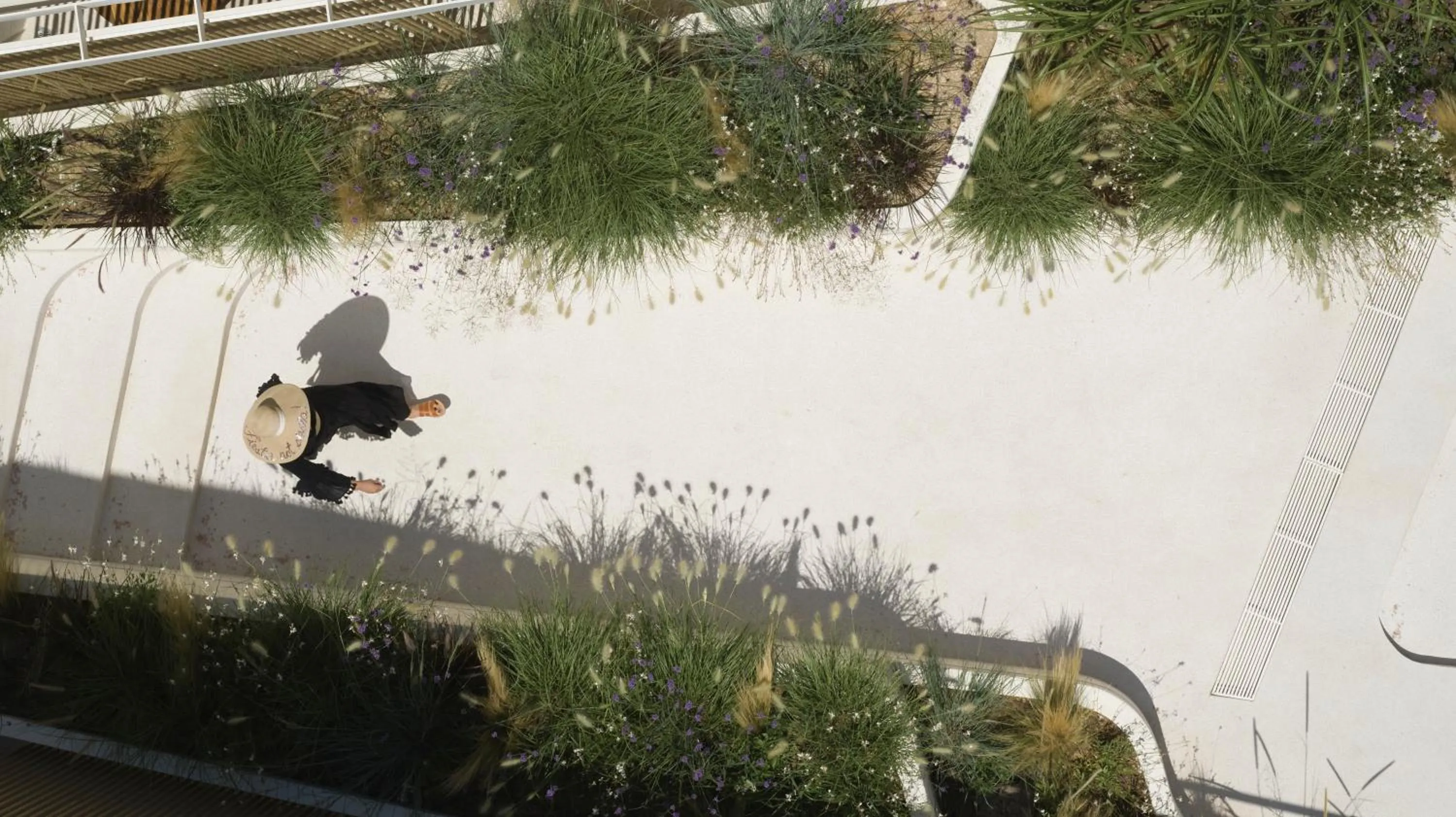 Facade/entrance in White Pebble Suites