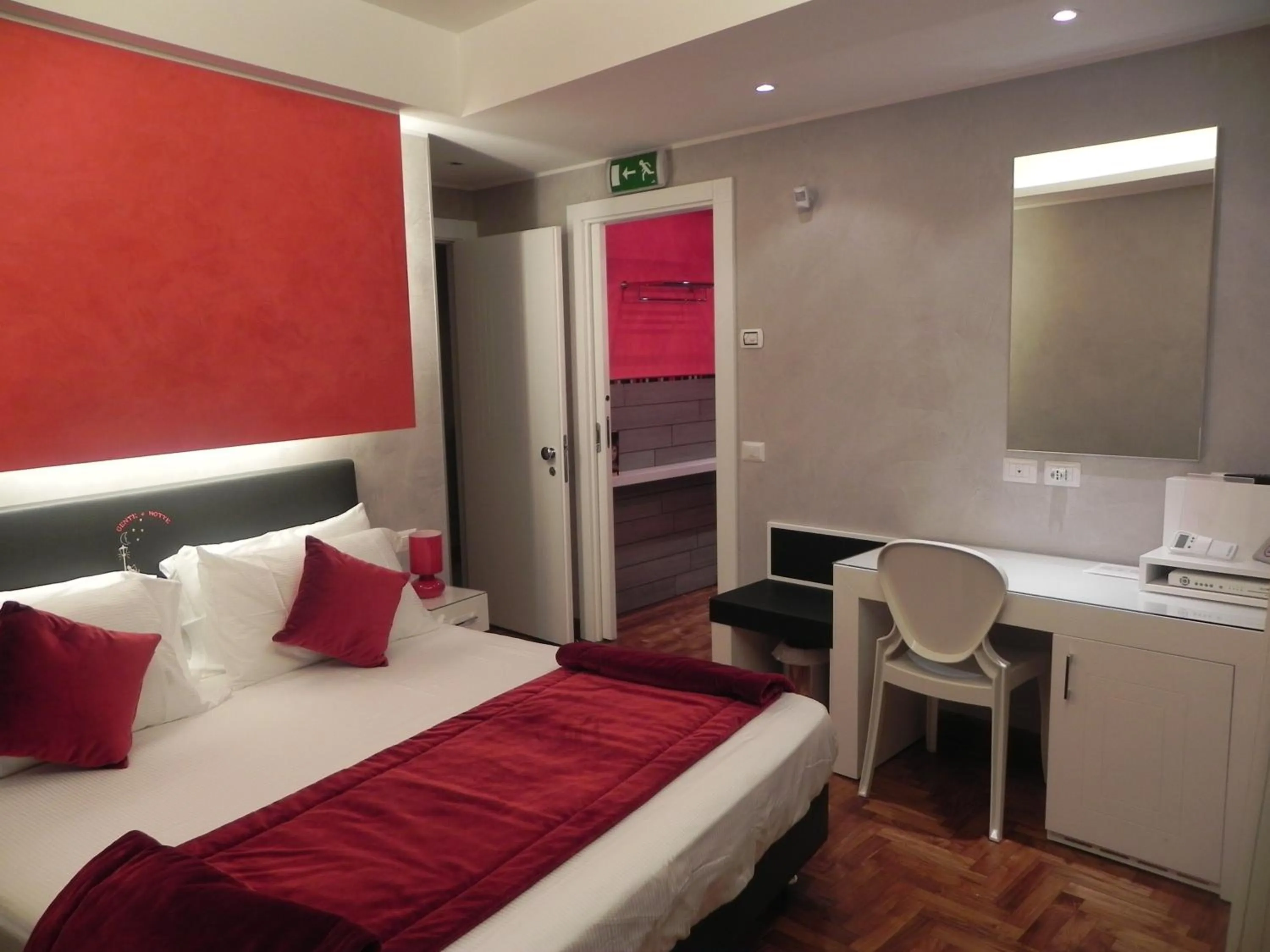 Photo of the whole room, Bed in Gente di Notte