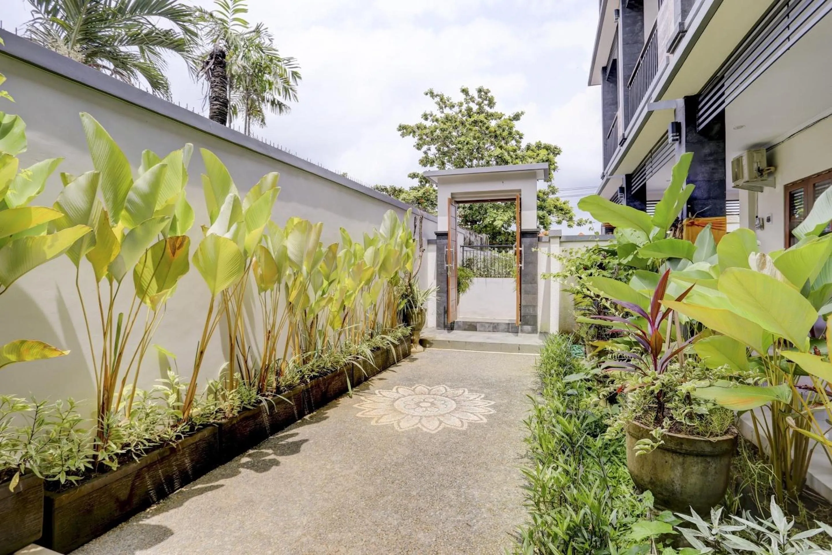 Facade/entrance in Hotel O March 67 Stay