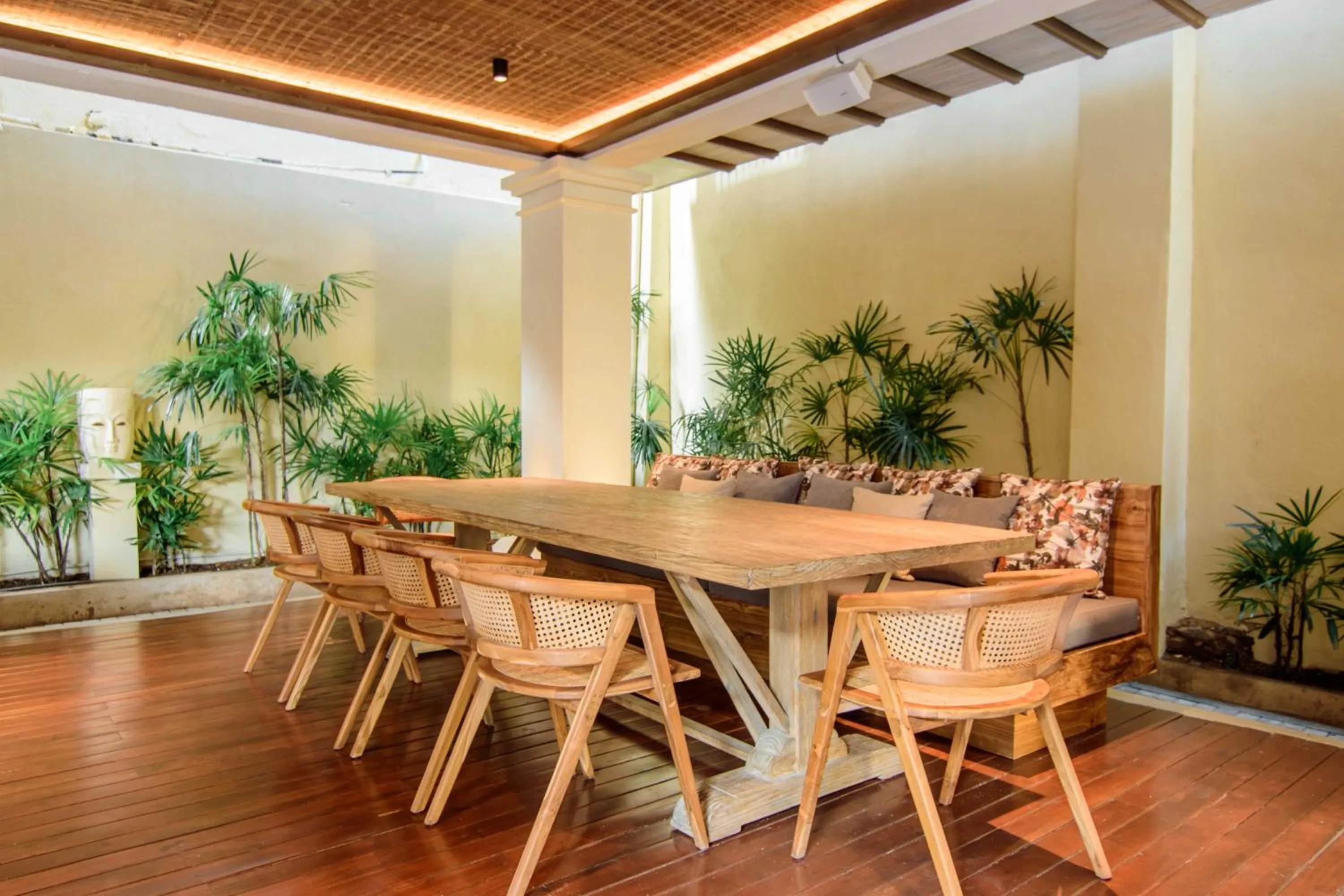 Lounge or bar in The Merchant