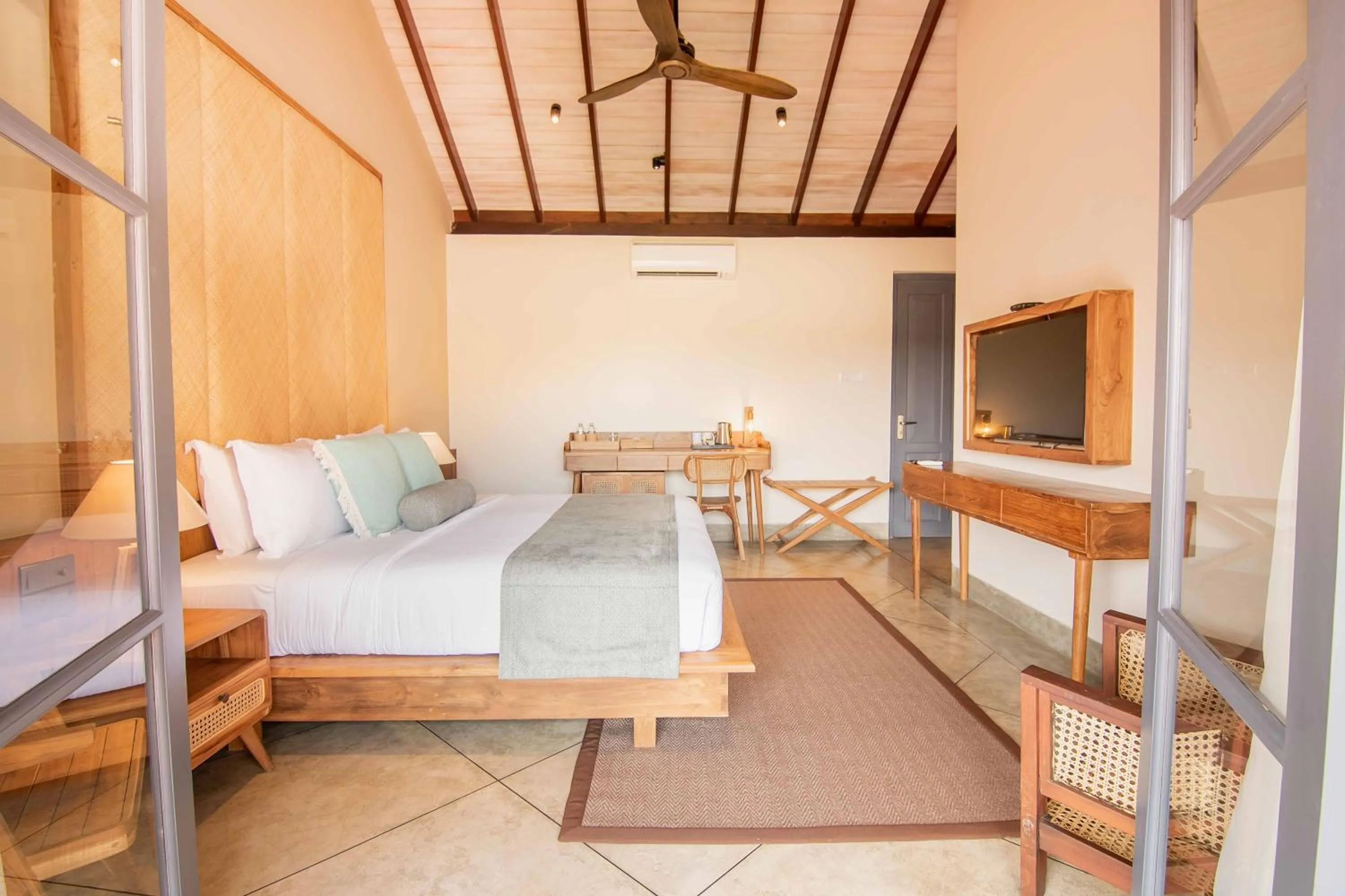 Bedroom, Bed in The Merchant