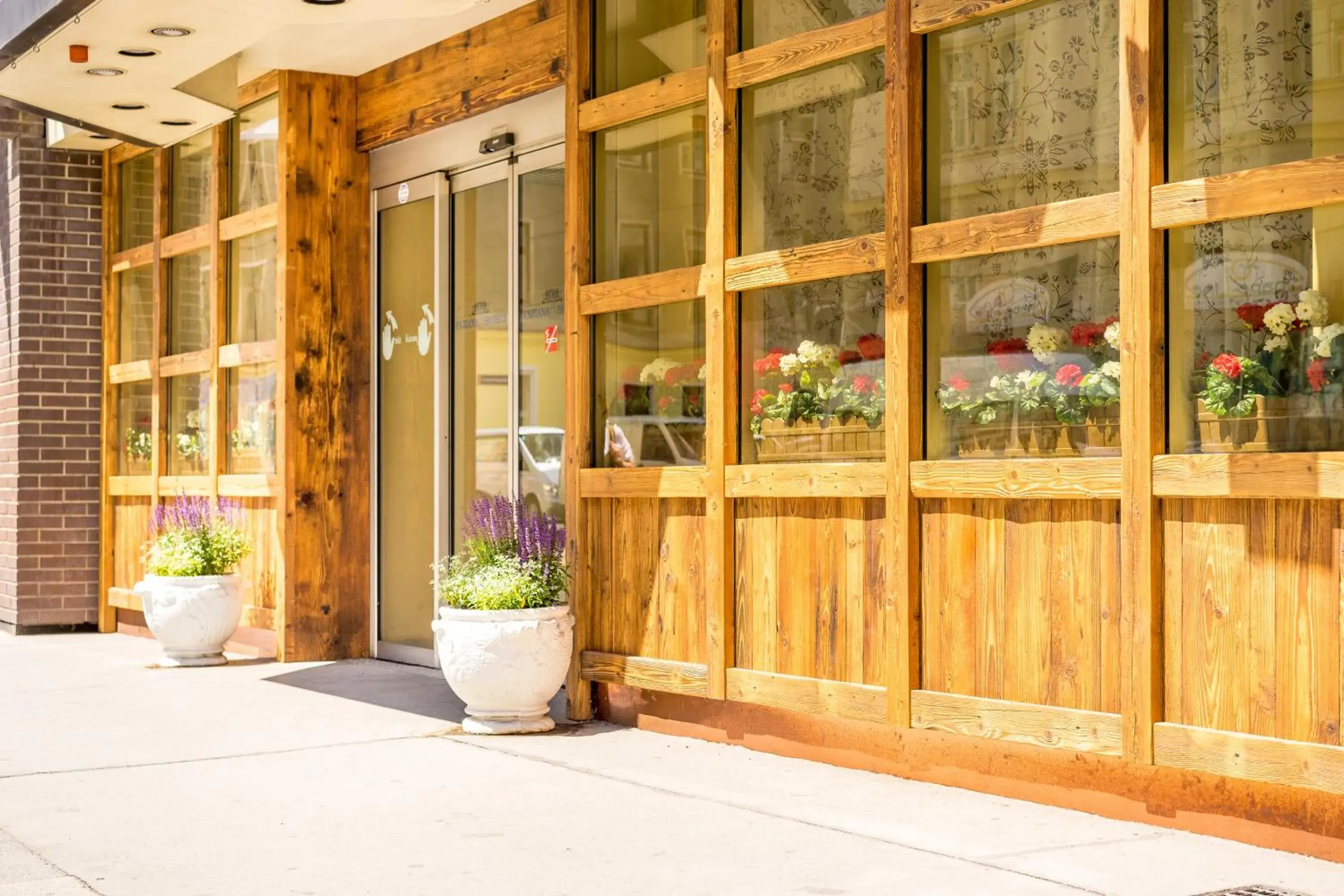 Facade/entrance in Hotel Enziana Wien Facade/entrance in Hotel Enziana Wien