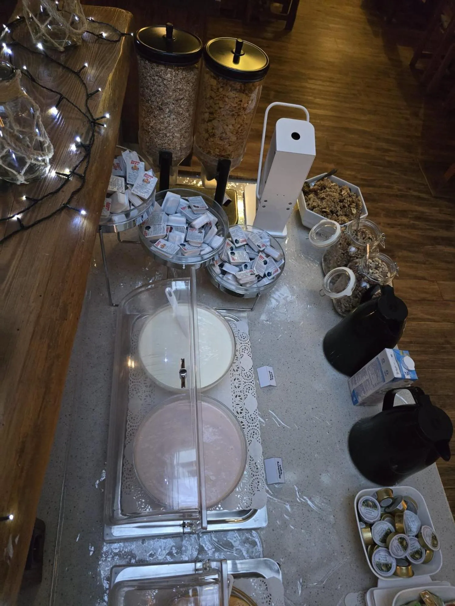 Buffet breakfast in Hotel Enziana Wien