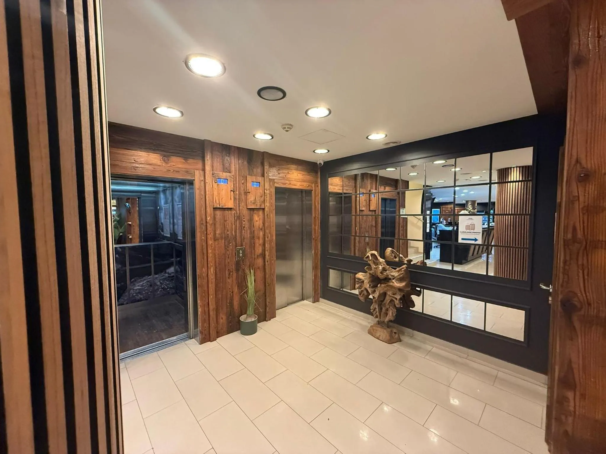 elevator in Hotel Enziana Wien