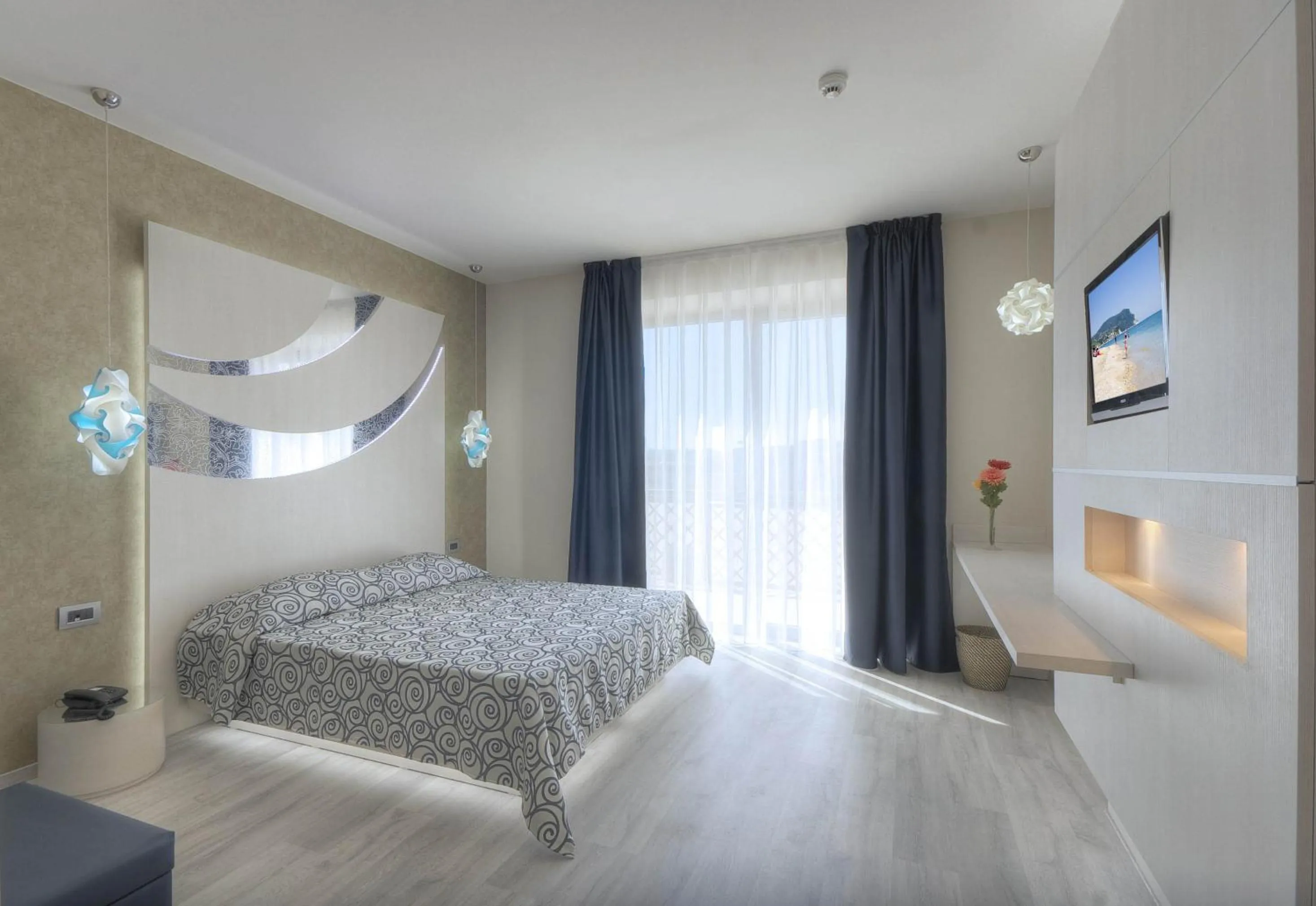 Photo of the whole room, Bed in La Perla