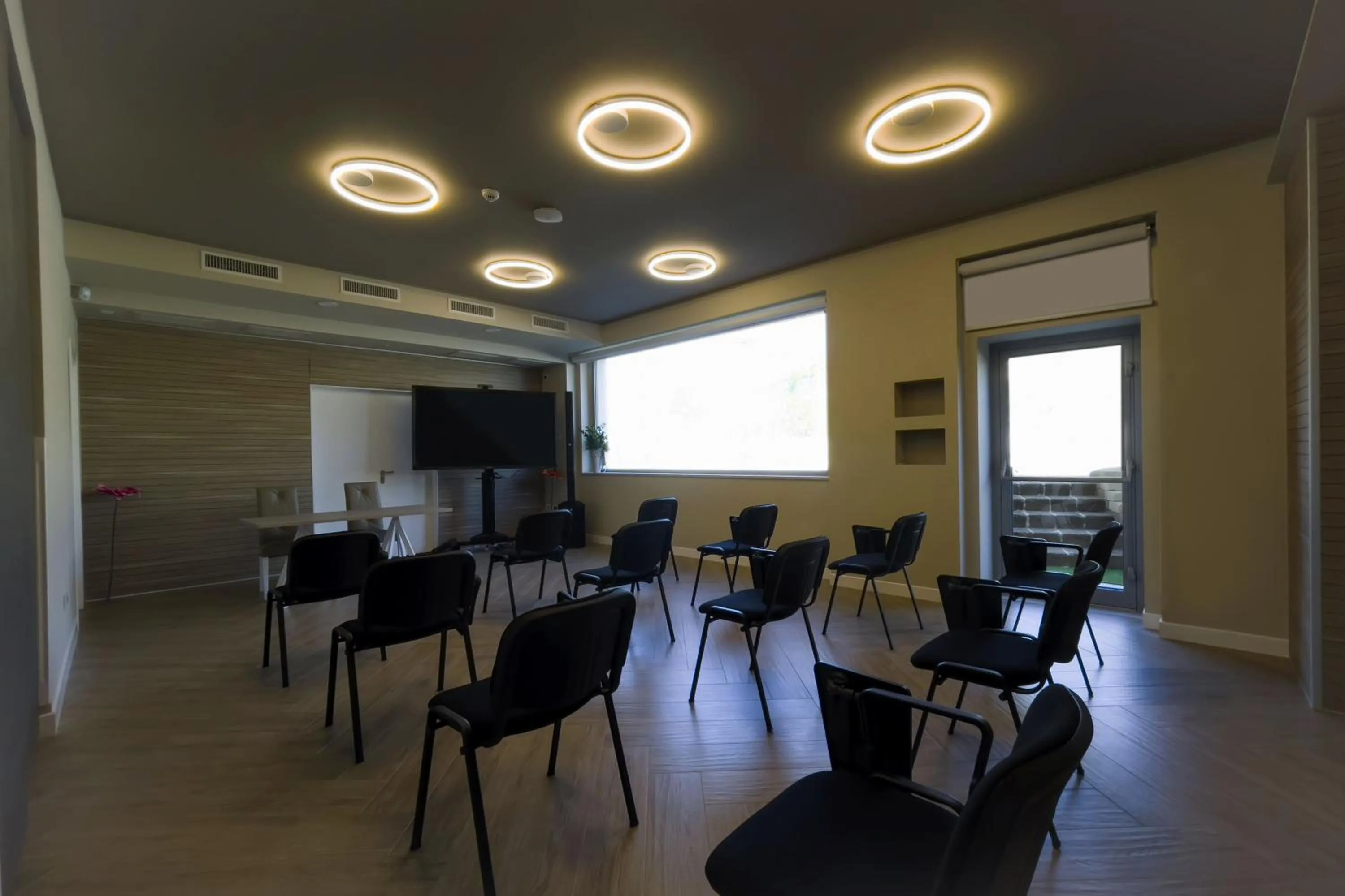 Business facilities in La Perla