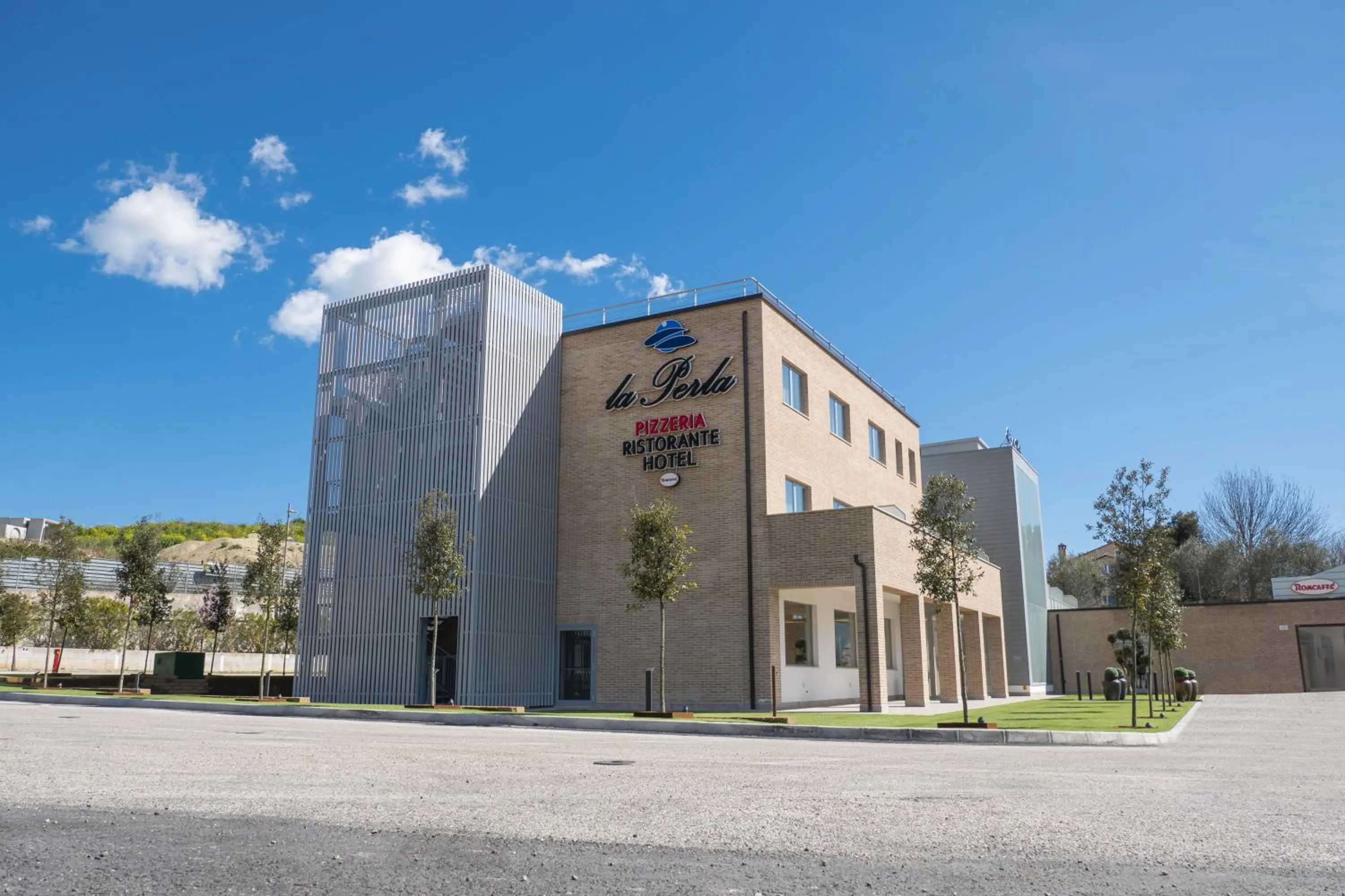 Property building in La Perla