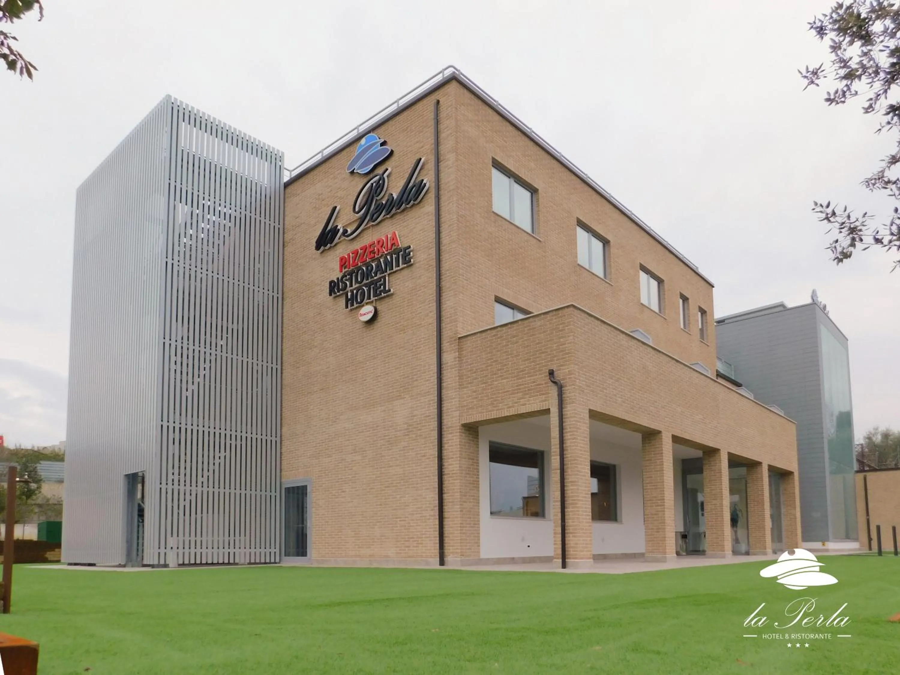 Property building in La Perla