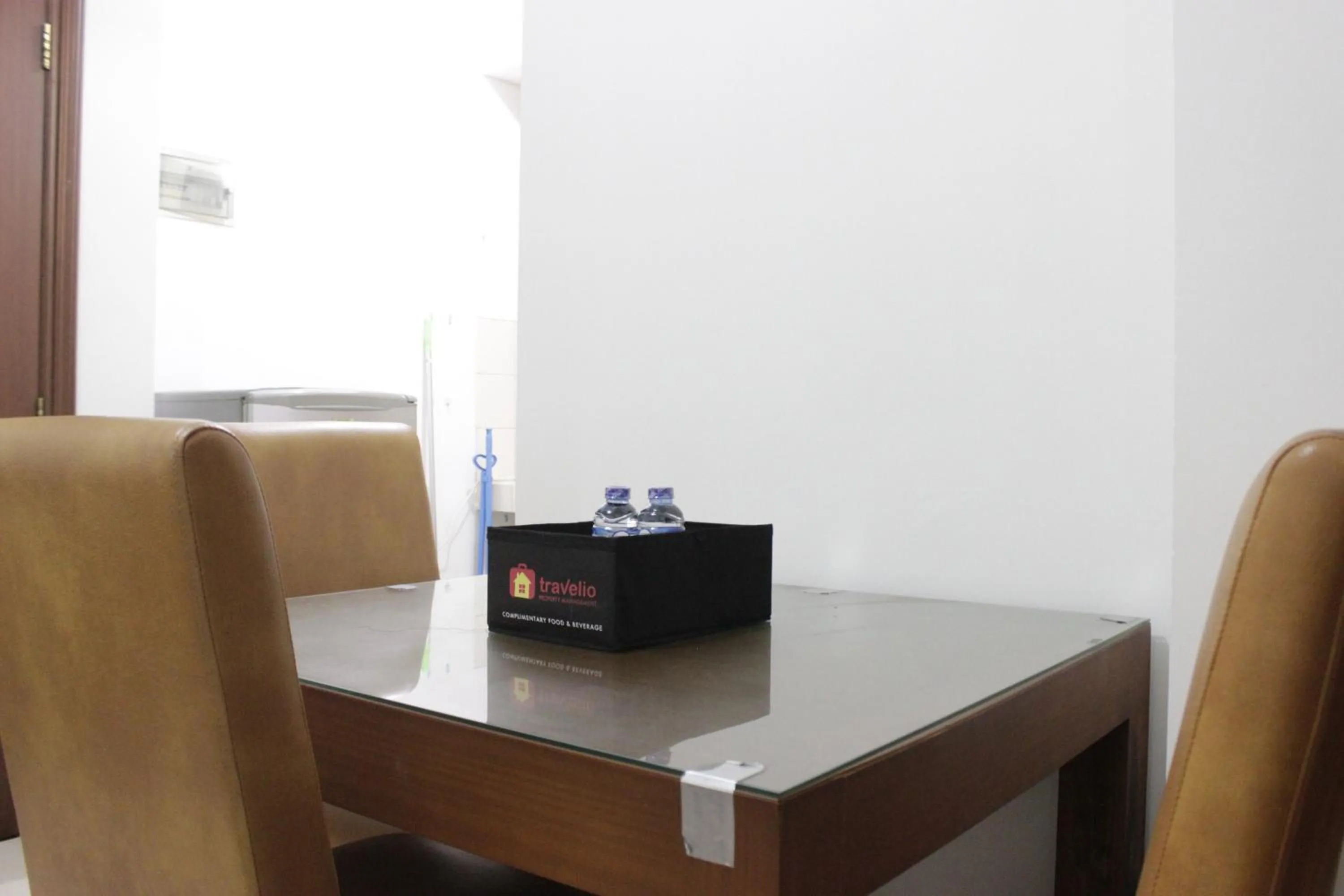 Dining area in Homey 2BR Majesty Apartment near Maranatha University By Travelio