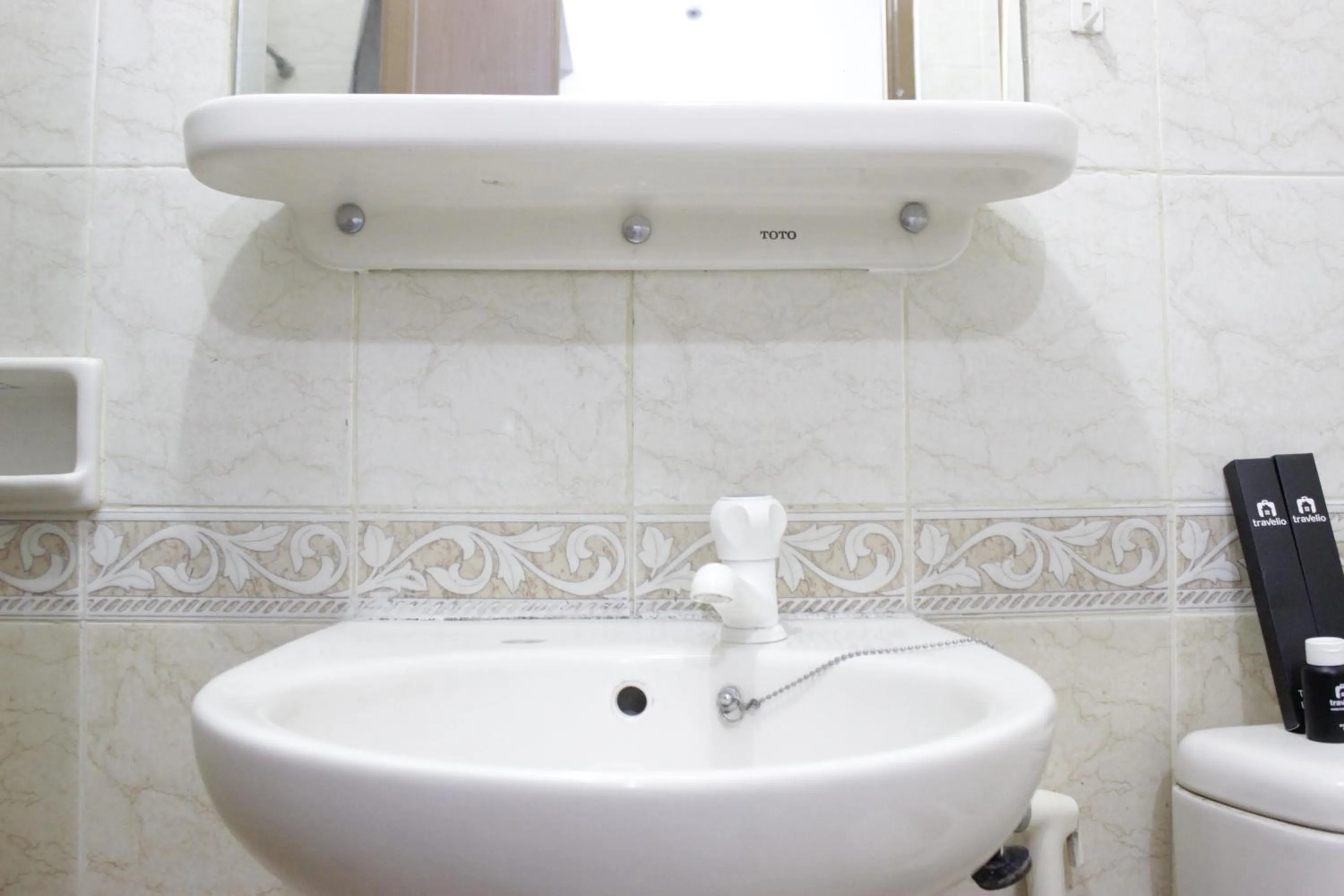 Bathroom in Homey 2BR Majesty Apartment near Maranatha University By Travelio