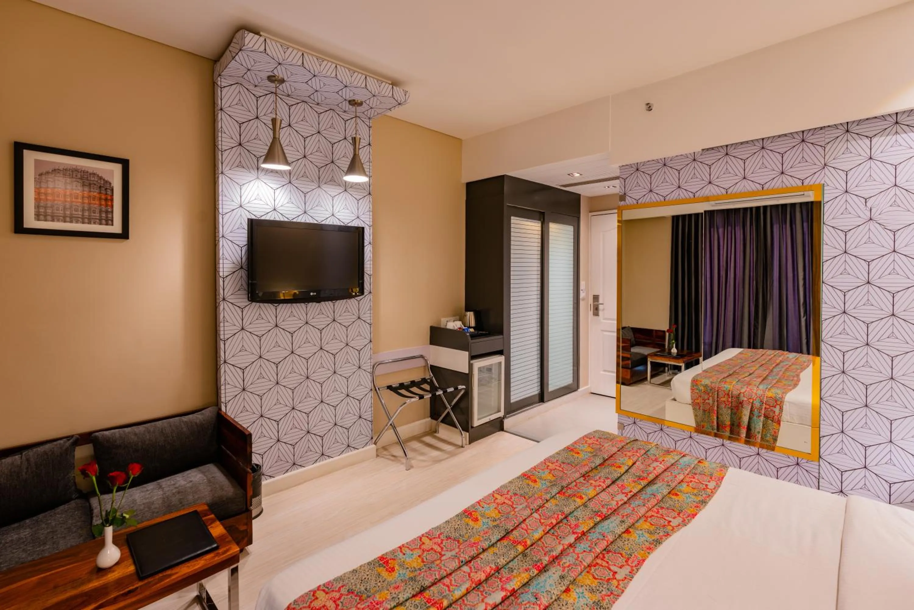 TV and multimedia, Bed in Regenta Inn Jaipur, Adarsh Nagar