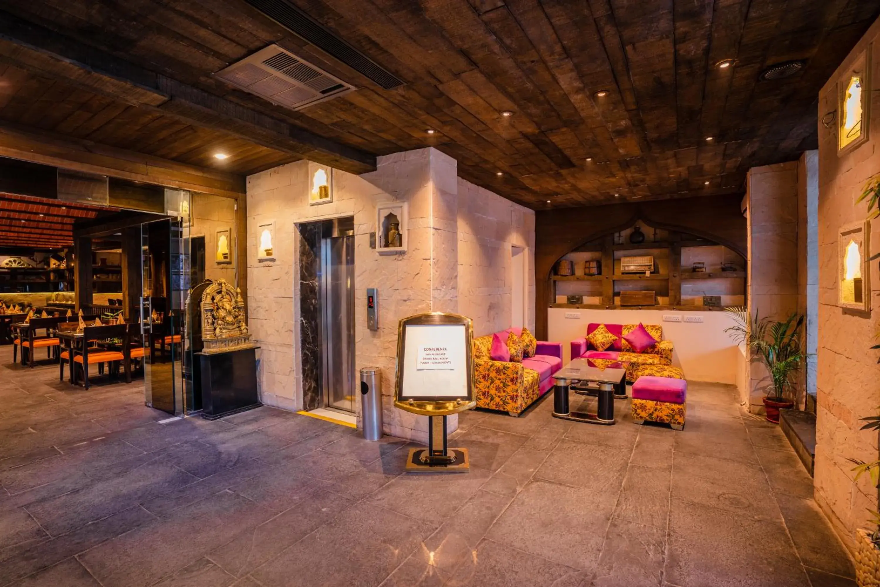 Restaurant/places to eat in Regenta Inn Jaipur, Adarsh Nagar Restaurant/places to eat in Regenta Inn Jaipur, Adarsh Nagar