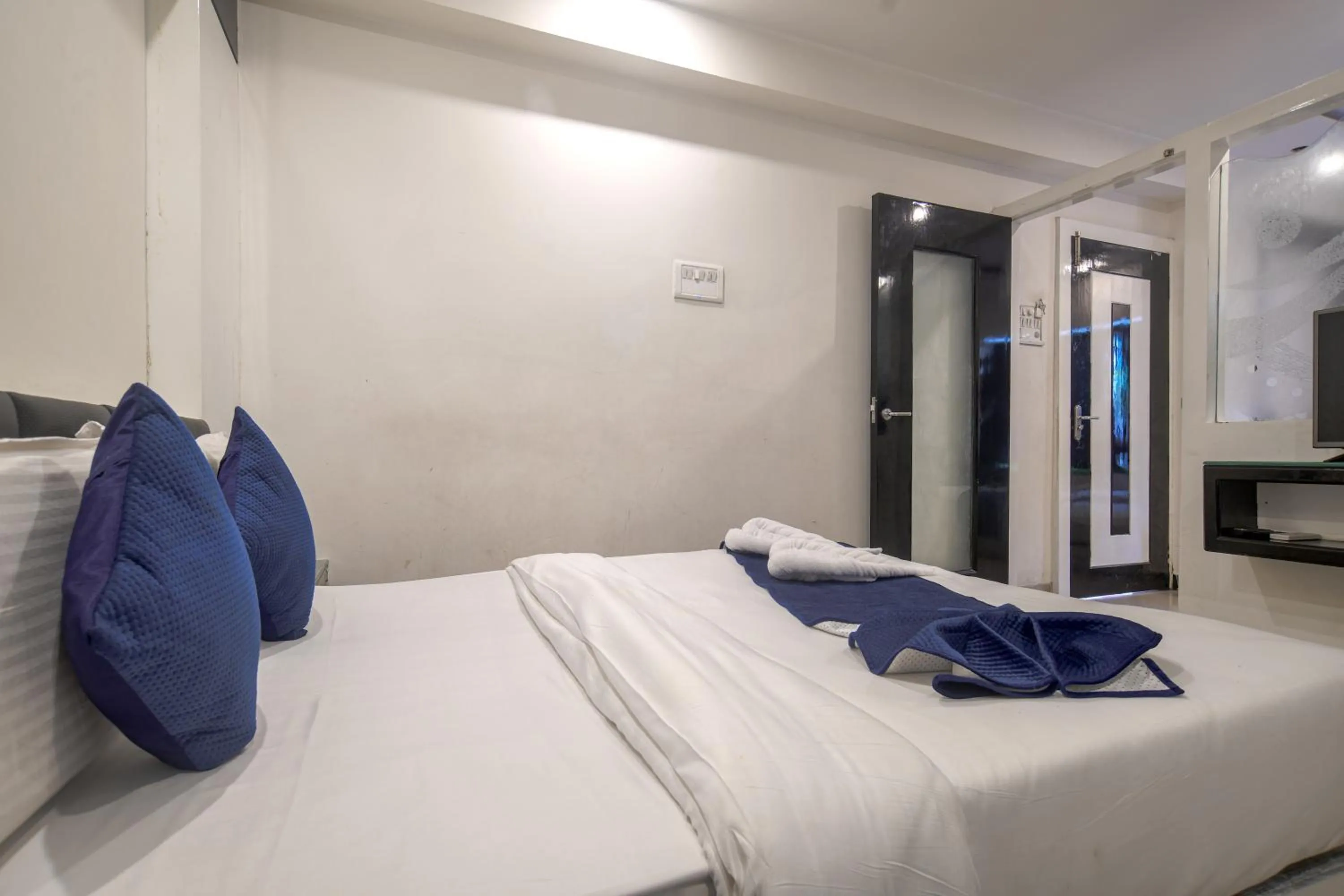 Bed in Hotel Satyug Inn