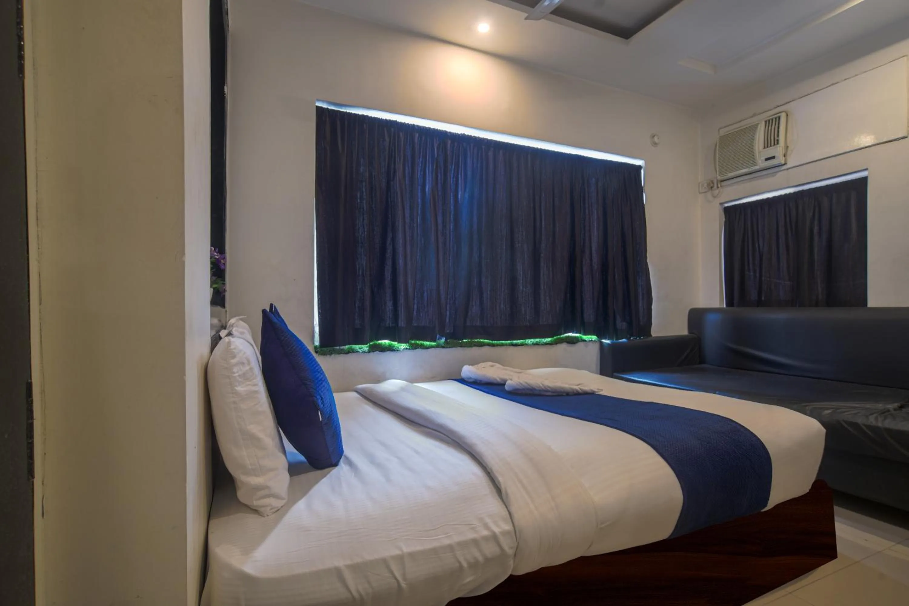 Bed in Hotel Satyug Inn