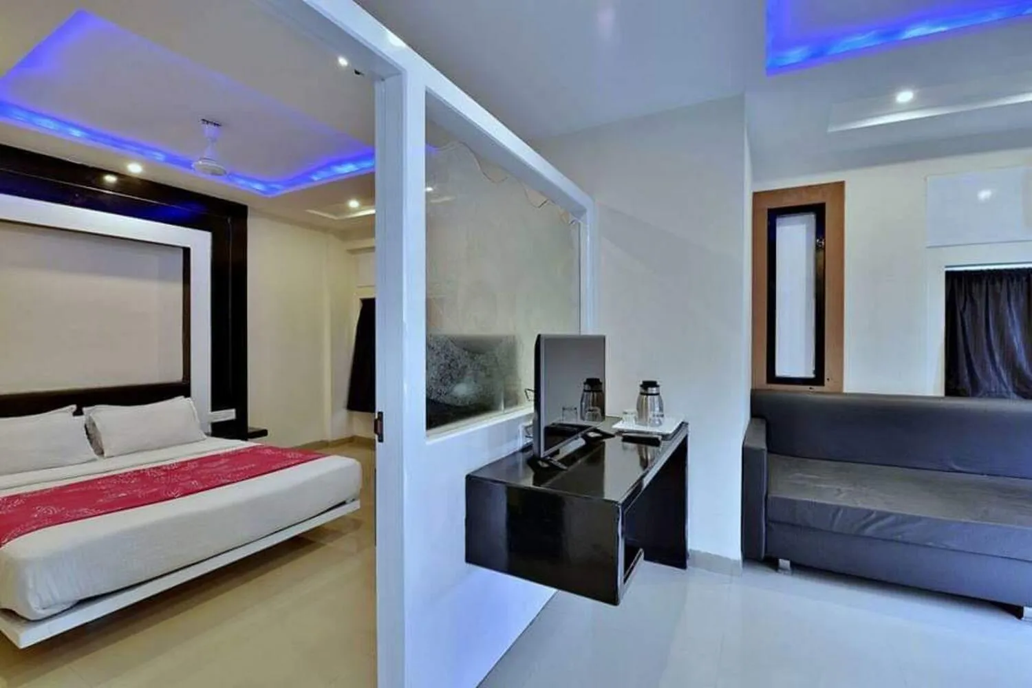 Bed in Hotel Satyug Inn