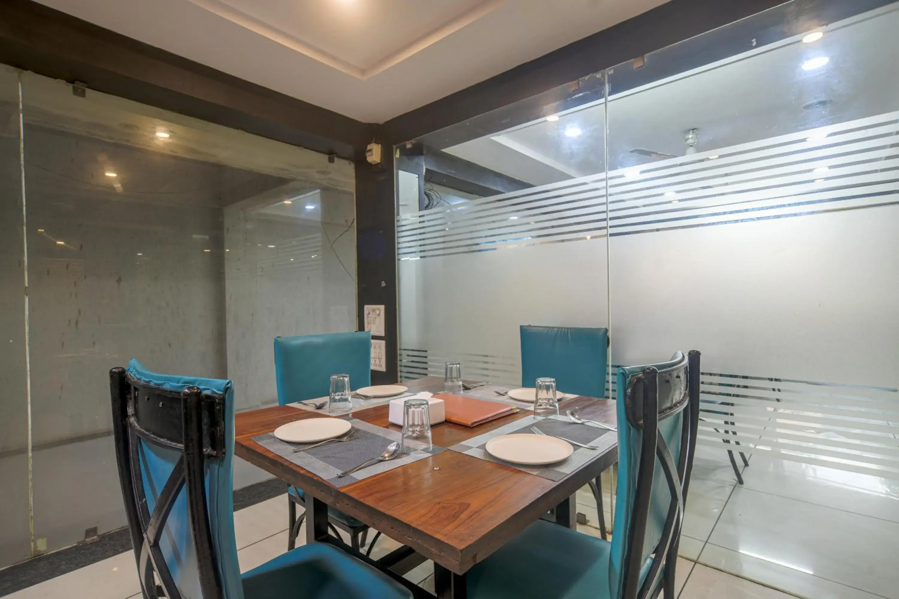 Restaurant/places to eat in Hotel Satyug Inn Restaurant/places to eat in Hotel Satyug Inn