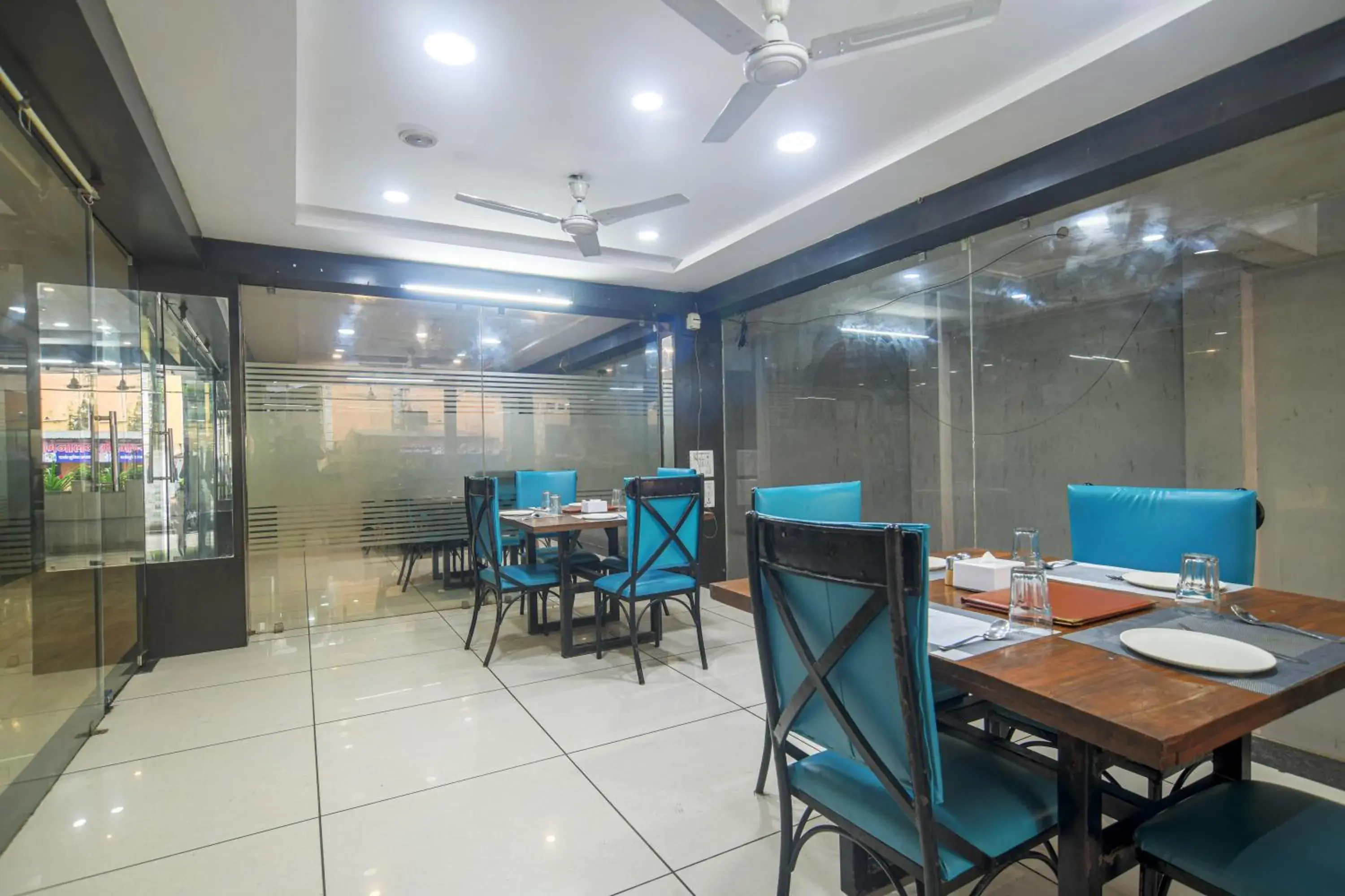 Restaurant/places to eat in Hotel Satyug Inn Restaurant/places to eat in Hotel Satyug Inn