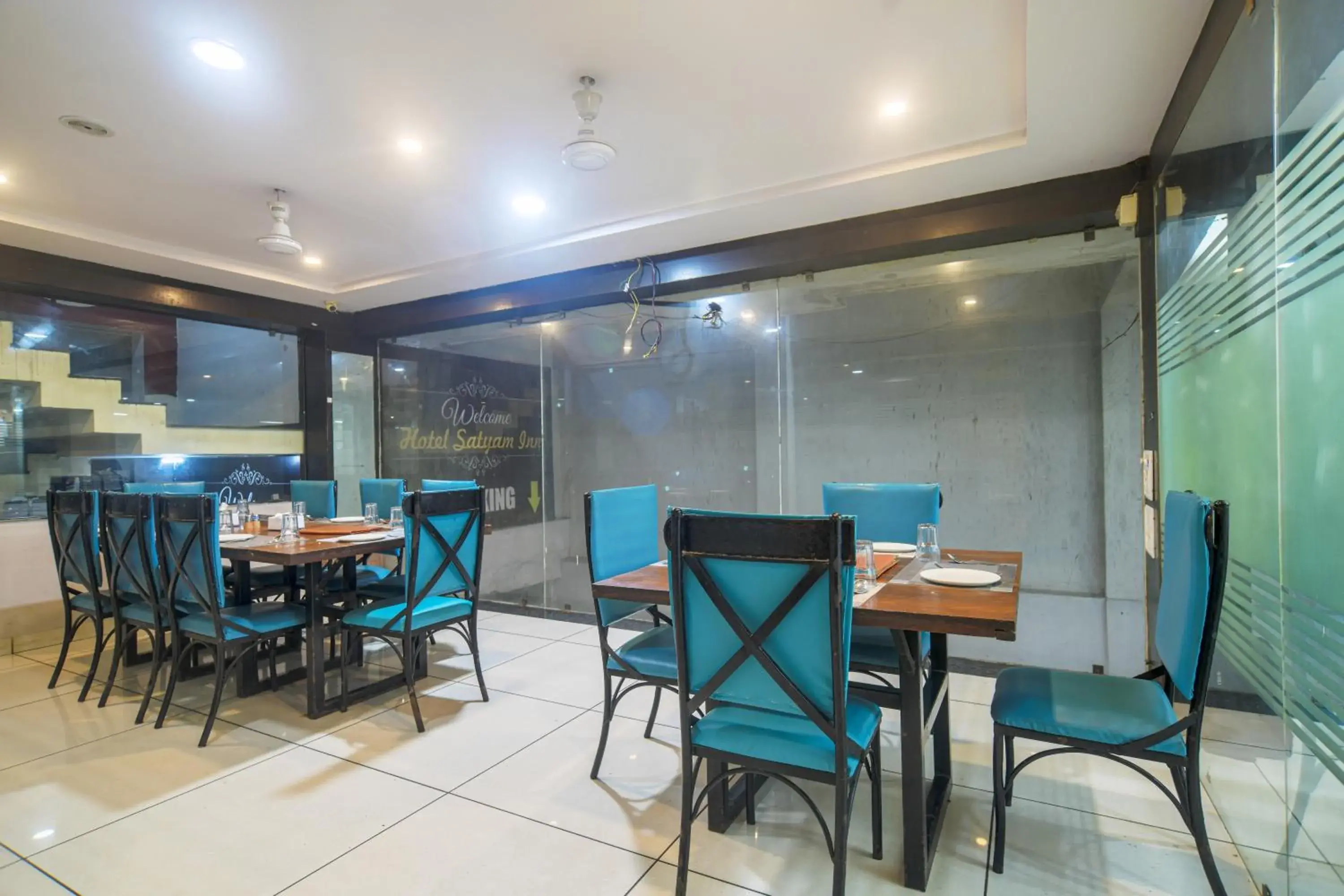 Restaurant/places to eat in Hotel Satyug Inn Restaurant/places to eat in Hotel Satyug Inn