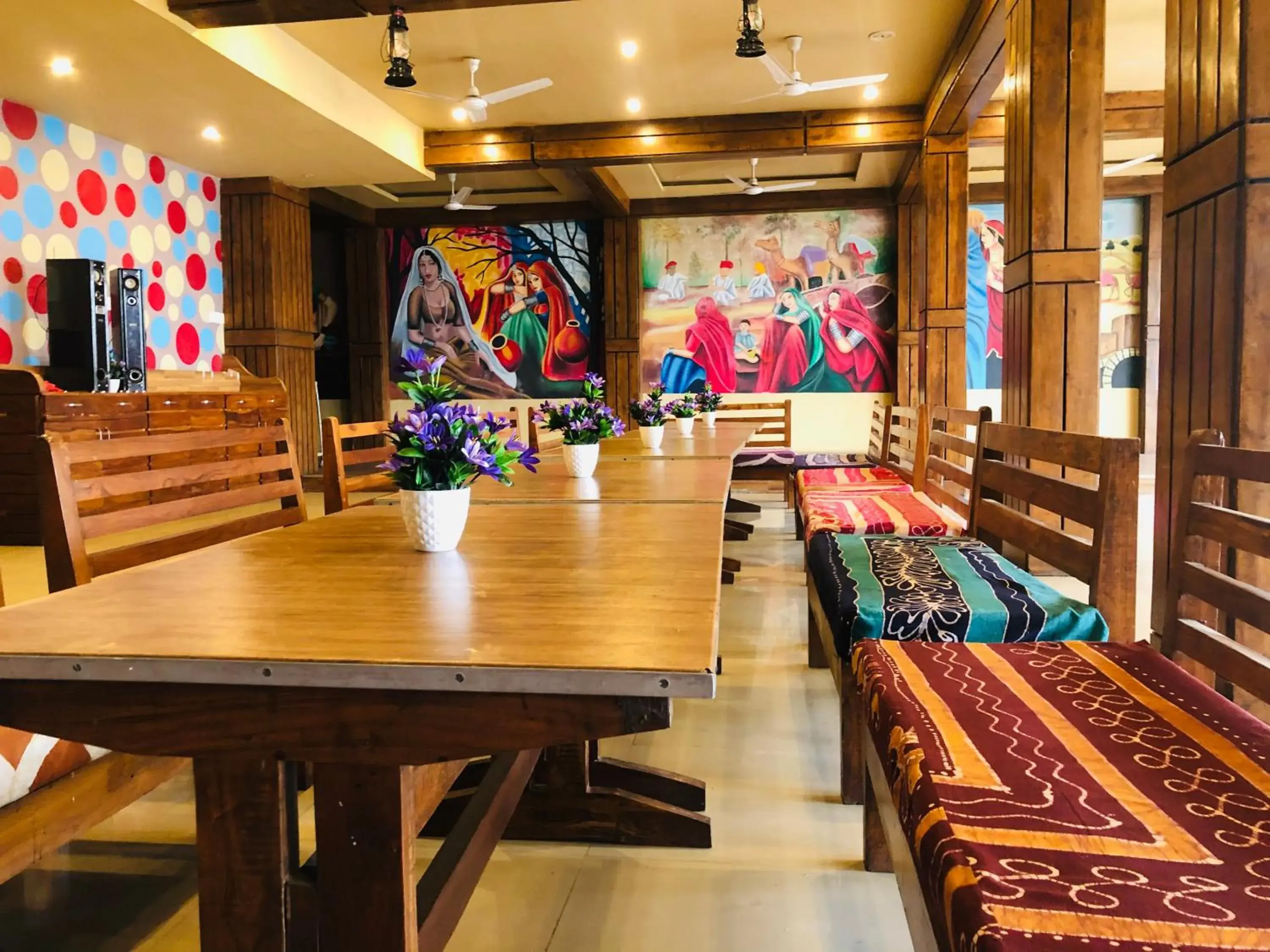 Restaurant/places to eat in Hotel Satyug Inn Restaurant/places to eat in Hotel Satyug Inn