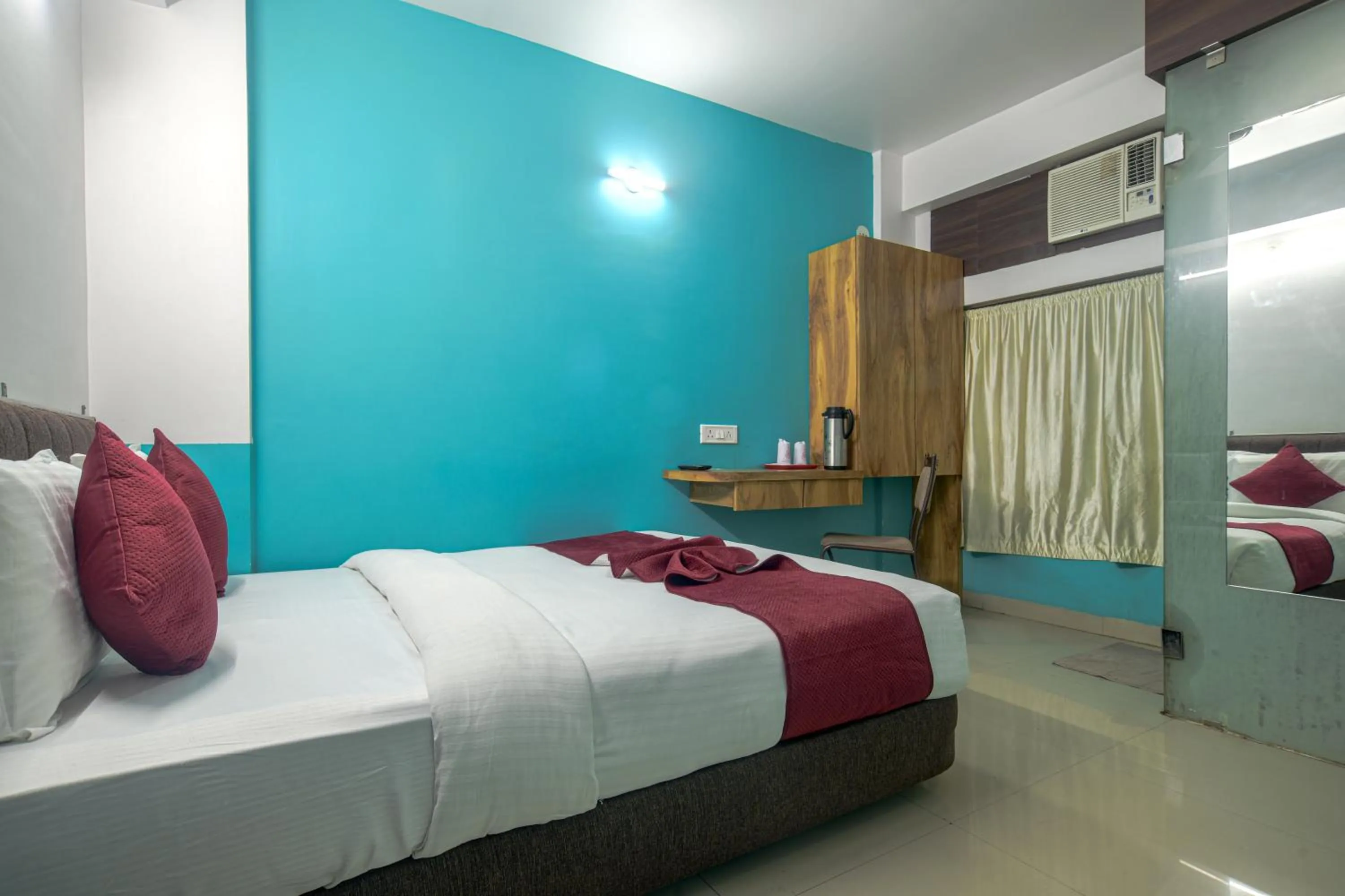 Bed in Hotel Satyug Inn