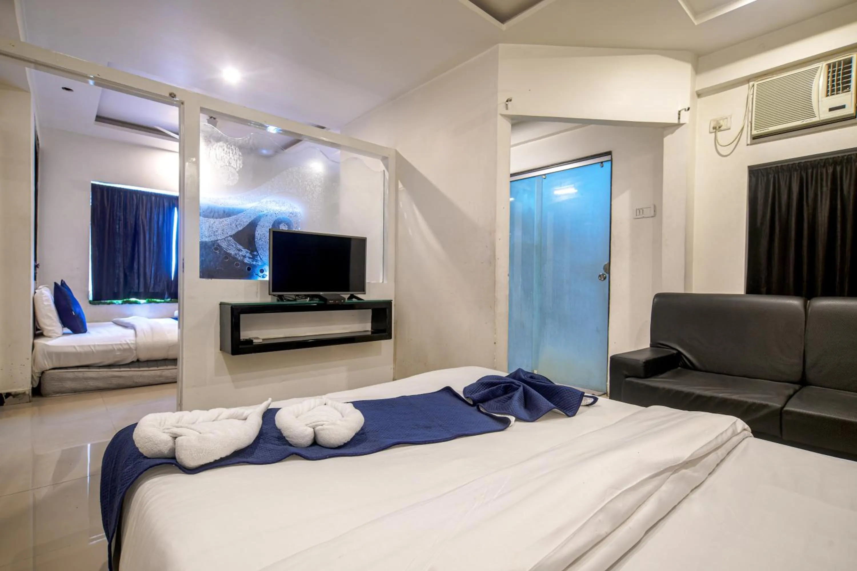 Bed in Hotel Satyug Inn