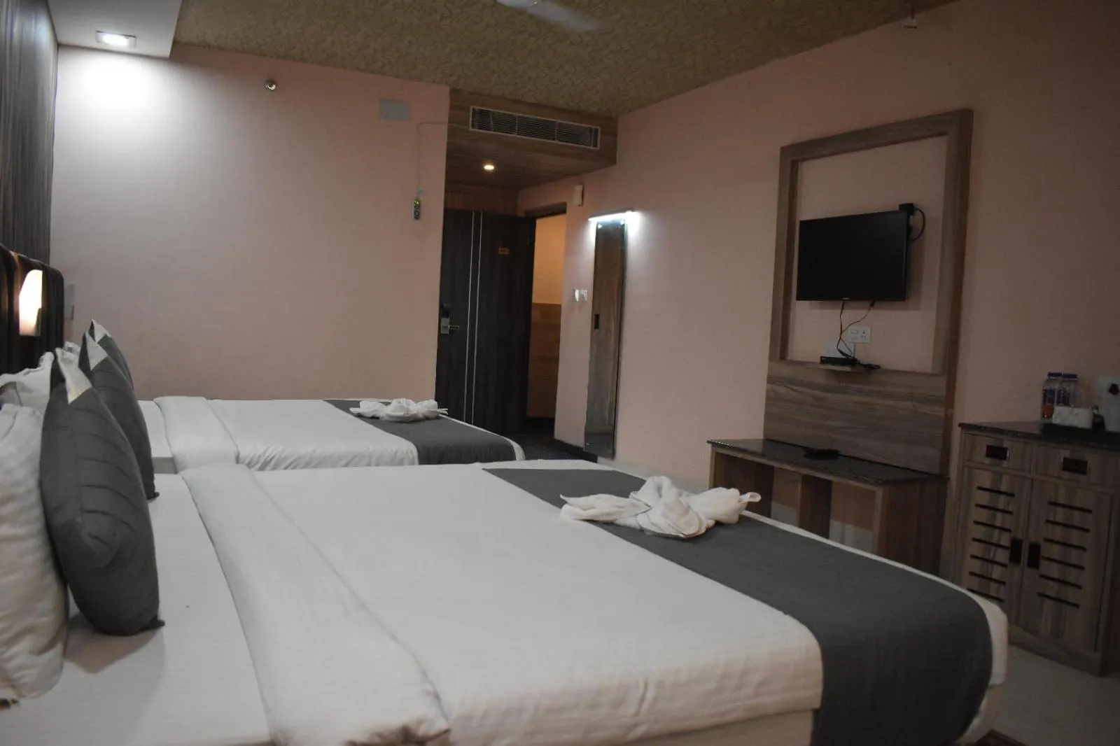 Bedroom, Bed in Hotel Vip Square