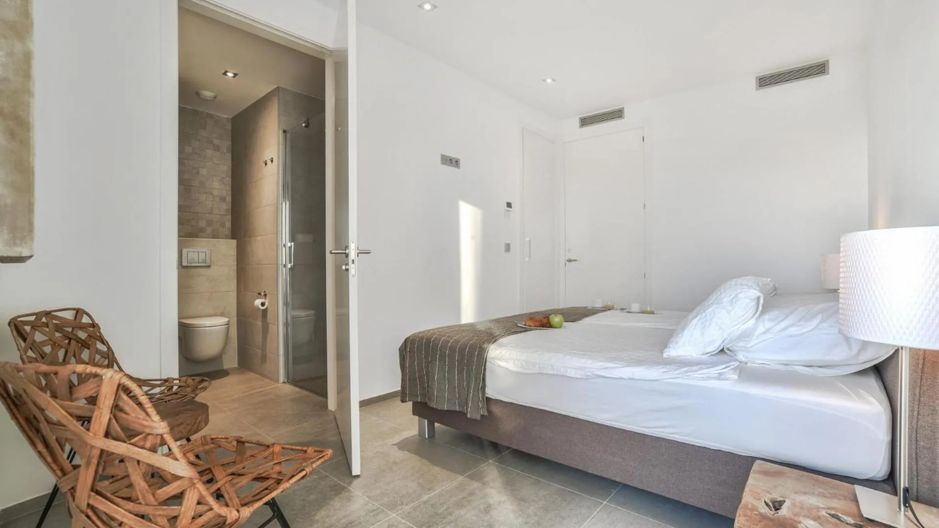 Bed in Graham Holiday Rentals - Moraira Breeze