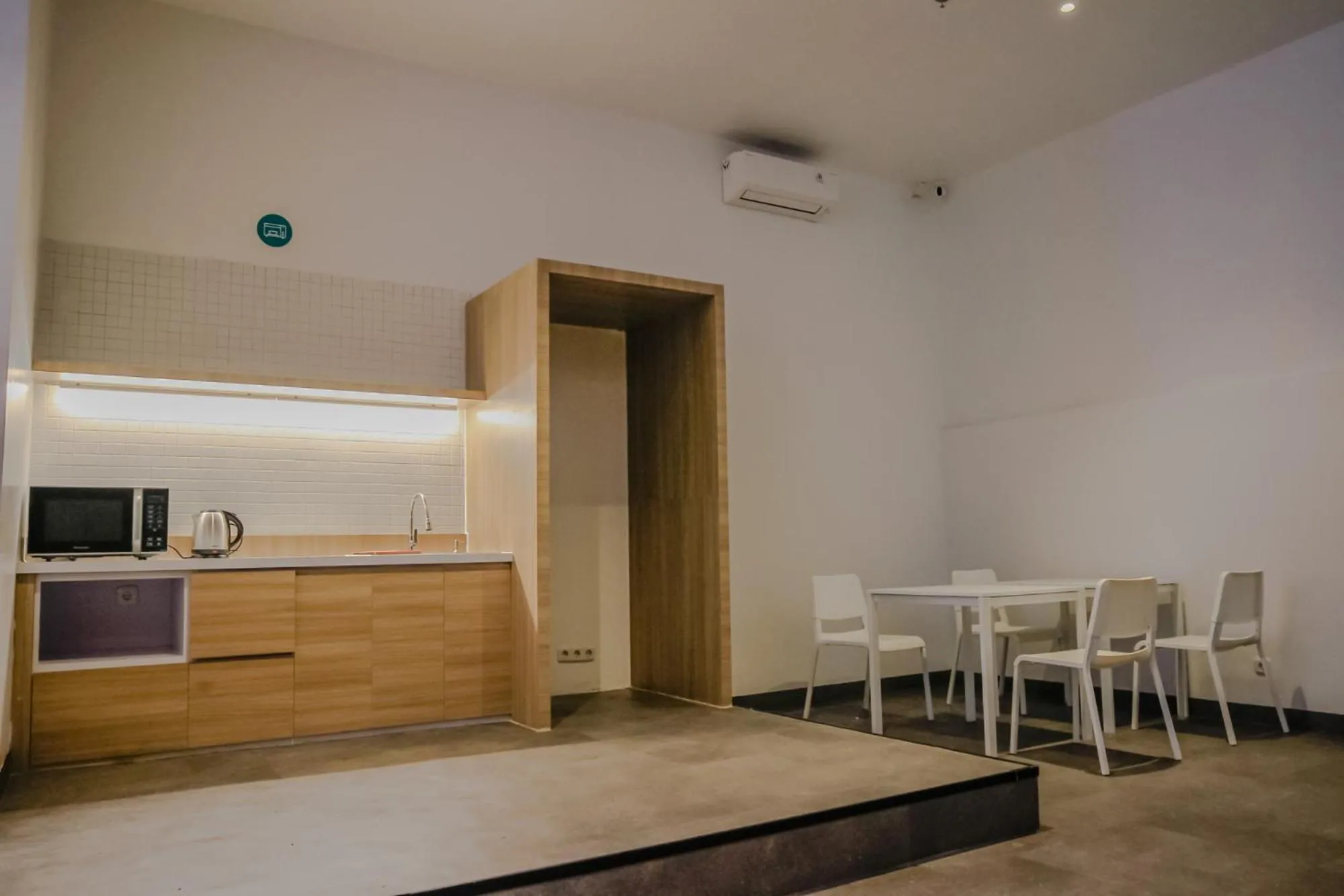 Communal kitchen in Bobopod Mega Mall, Bekasi