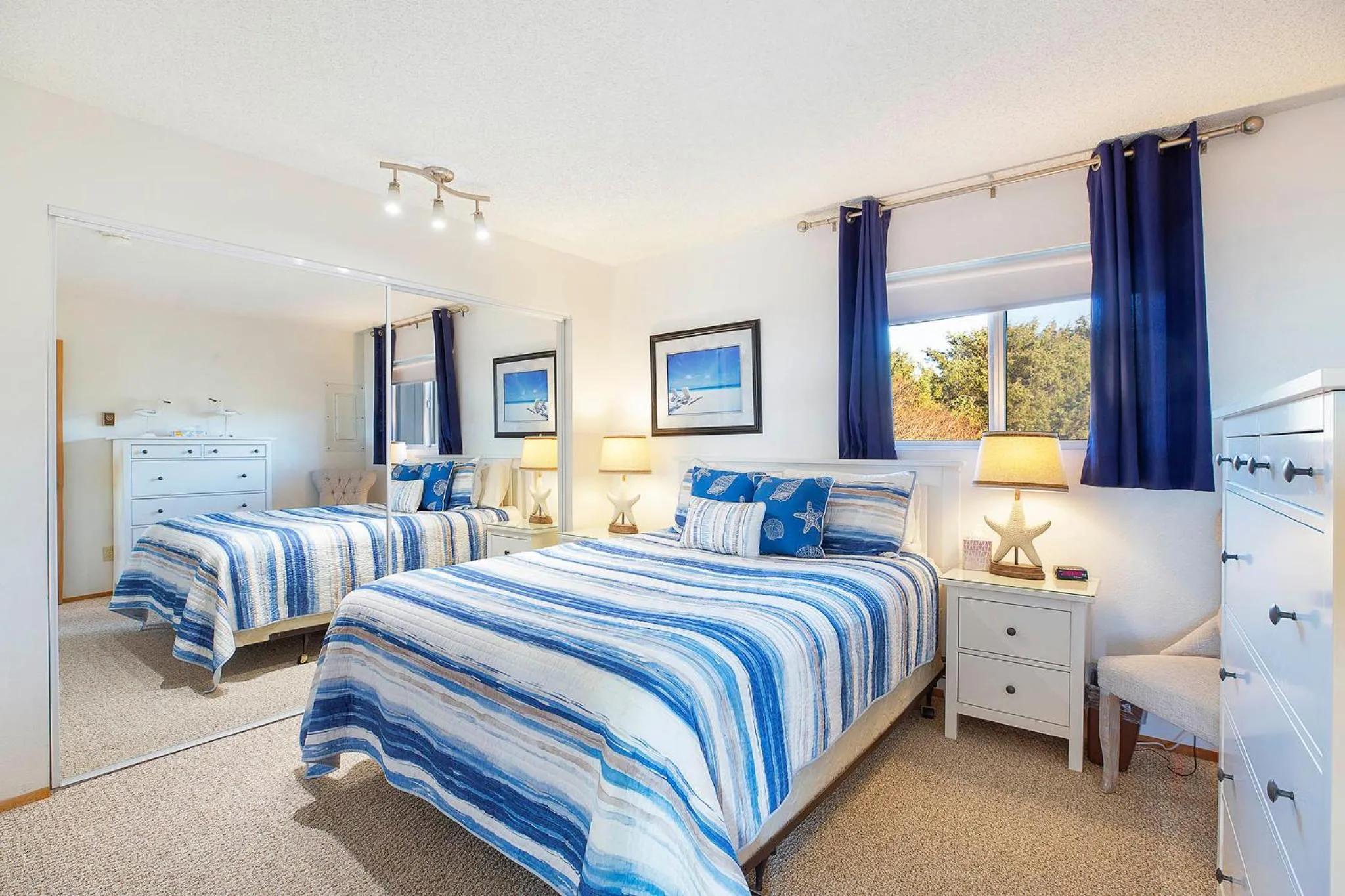 Bed in Hi-Tide Resort