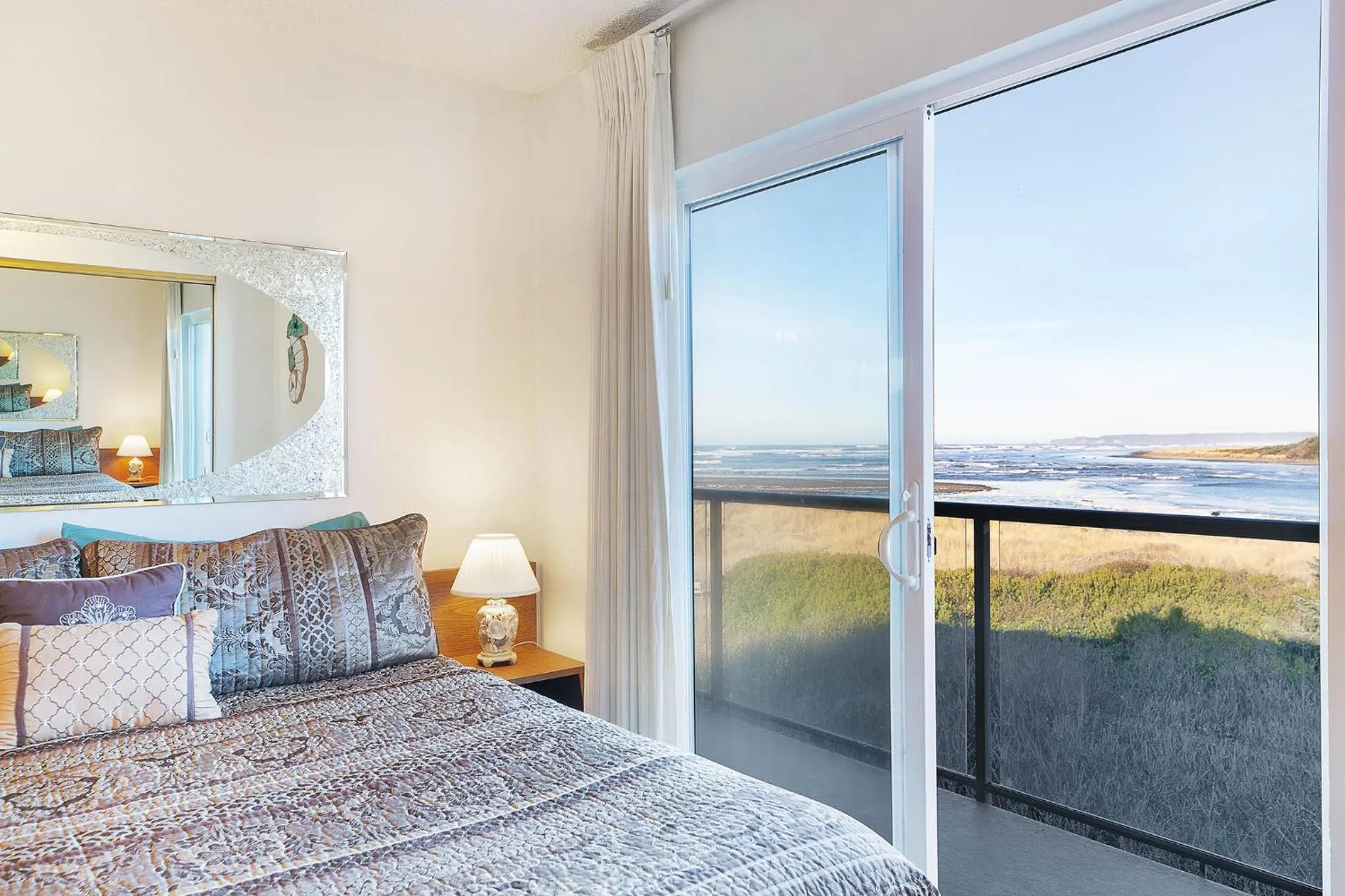 Bed in Hi-Tide Resort