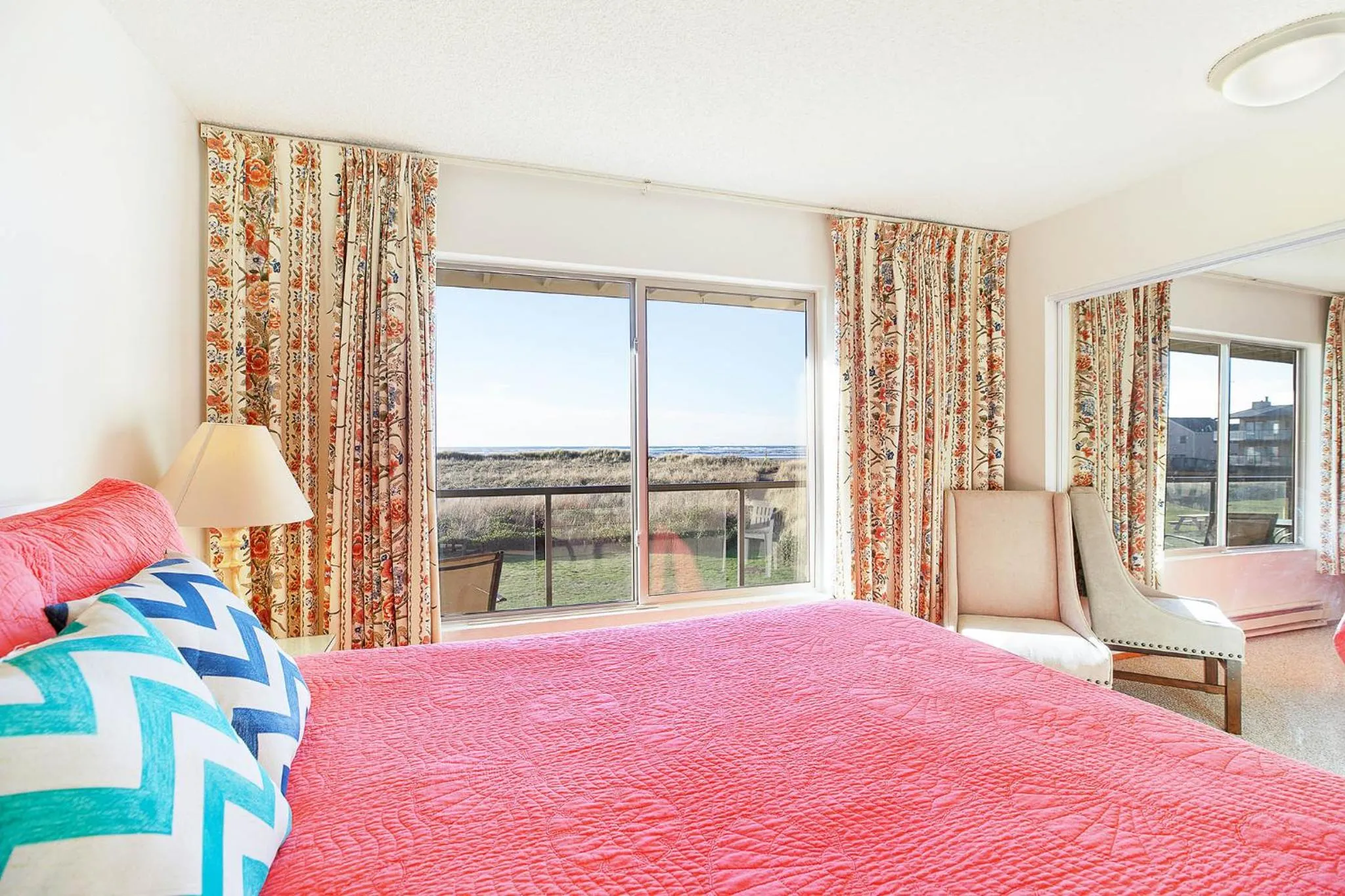 Bed in Hi-Tide Resort