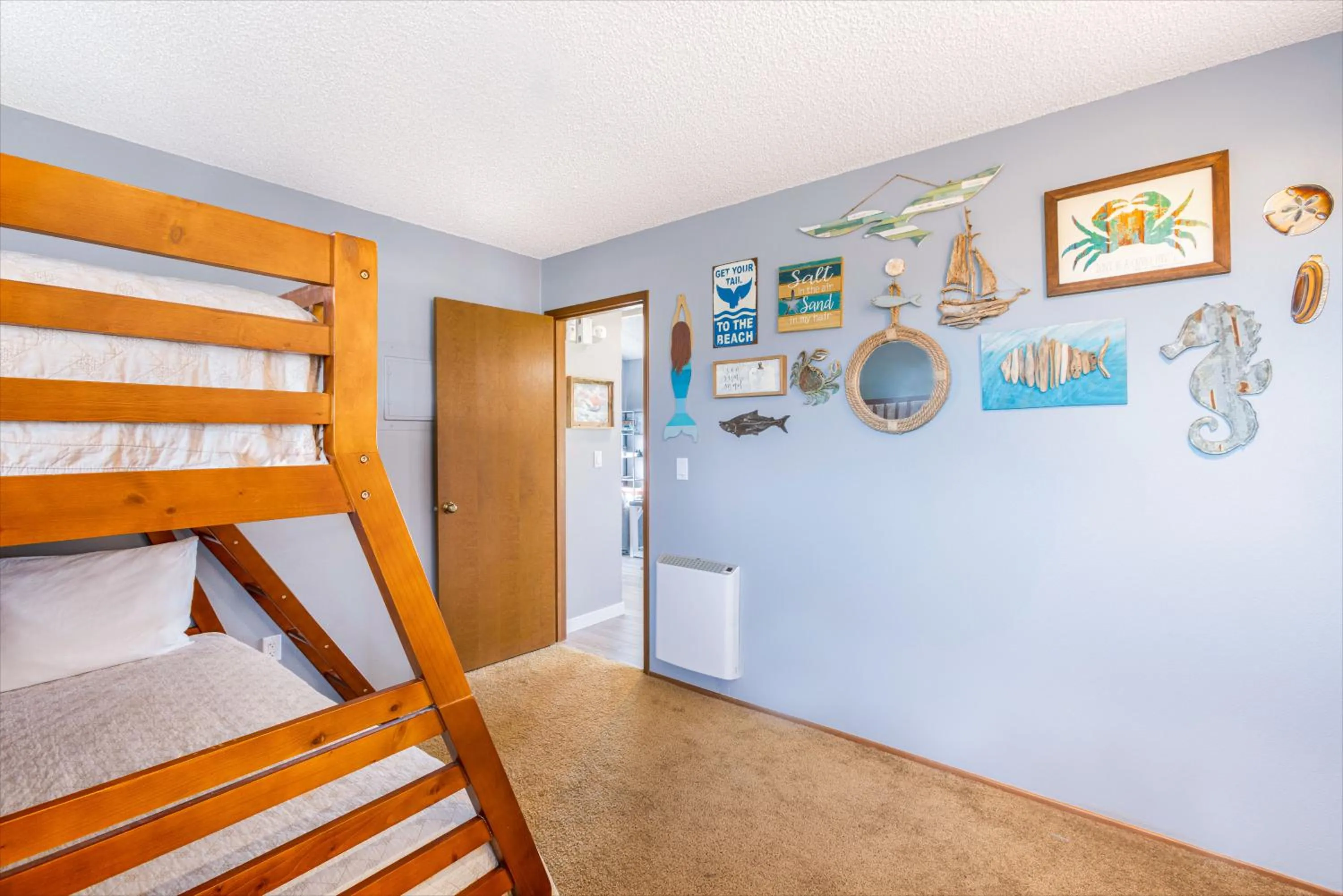 Bed in Hi-Tide Resort