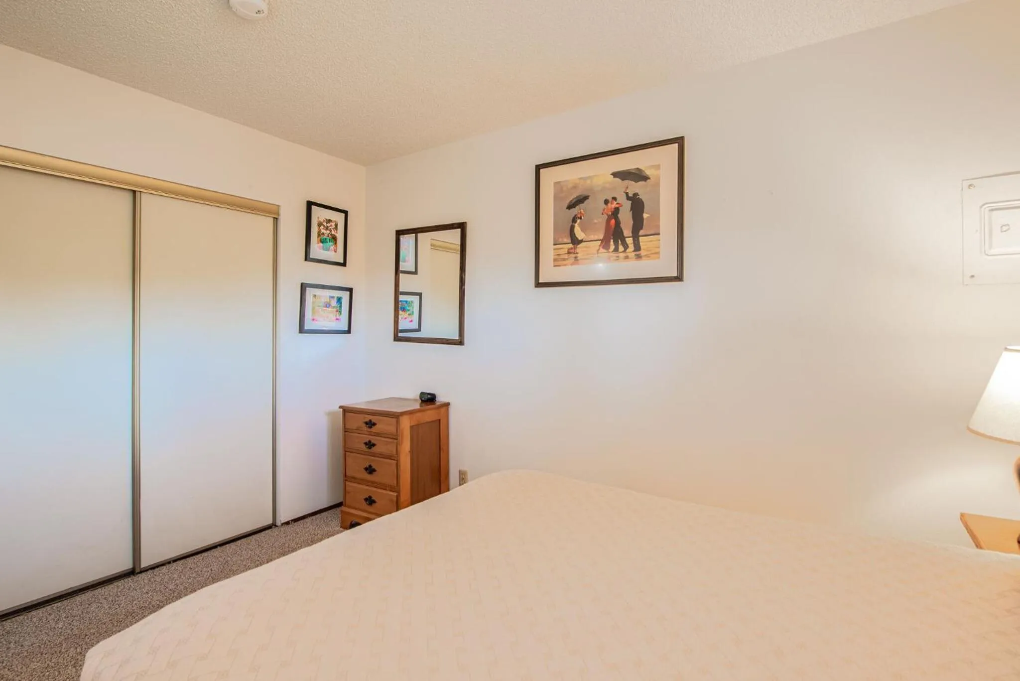 Bed in Hi-Tide Resort