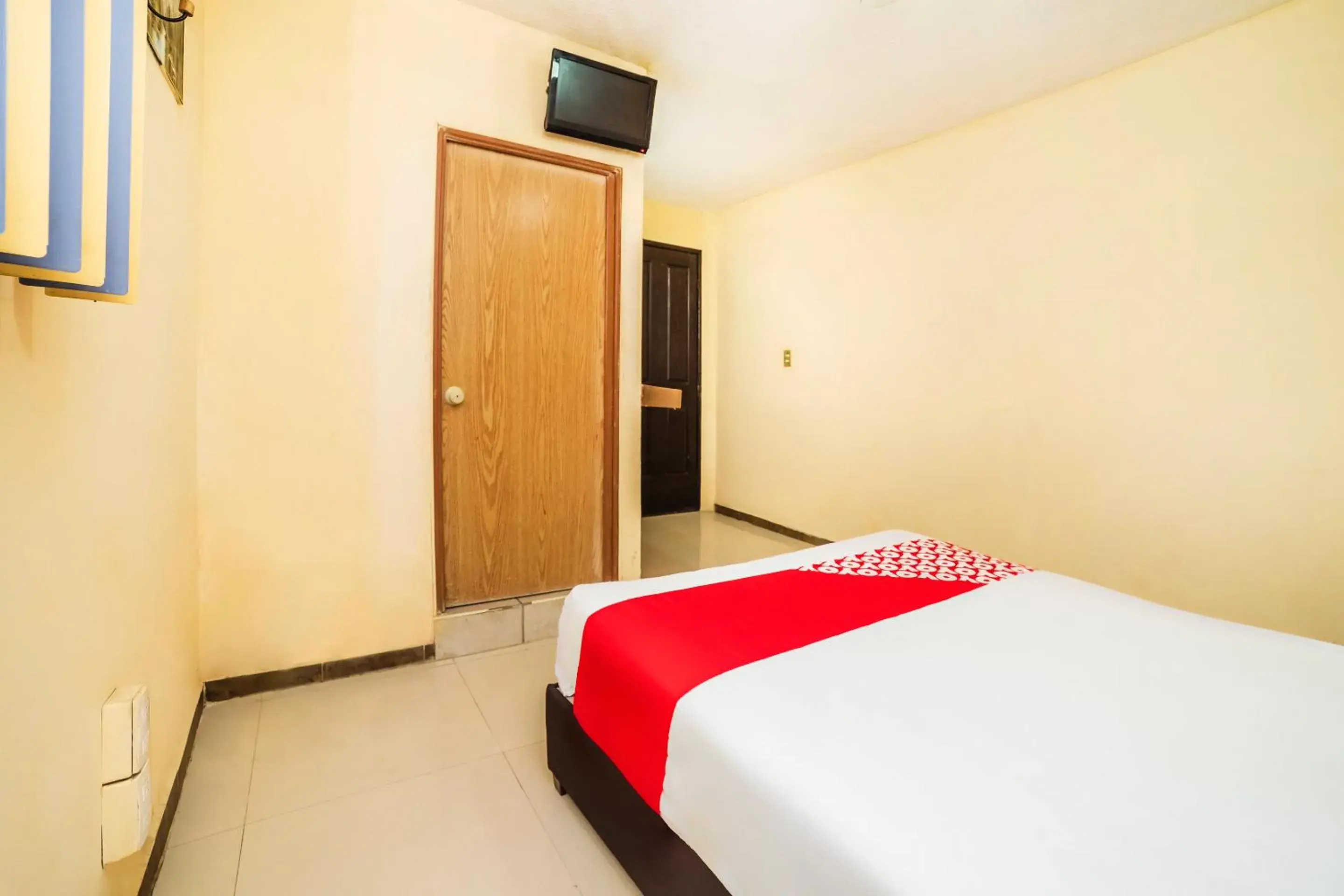 Bedroom, Bed in OYO Hotel Bugambilia, San Luis Potosí Bedroom, Bed in OYO Hotel Bugambilia, San Luis Potosí