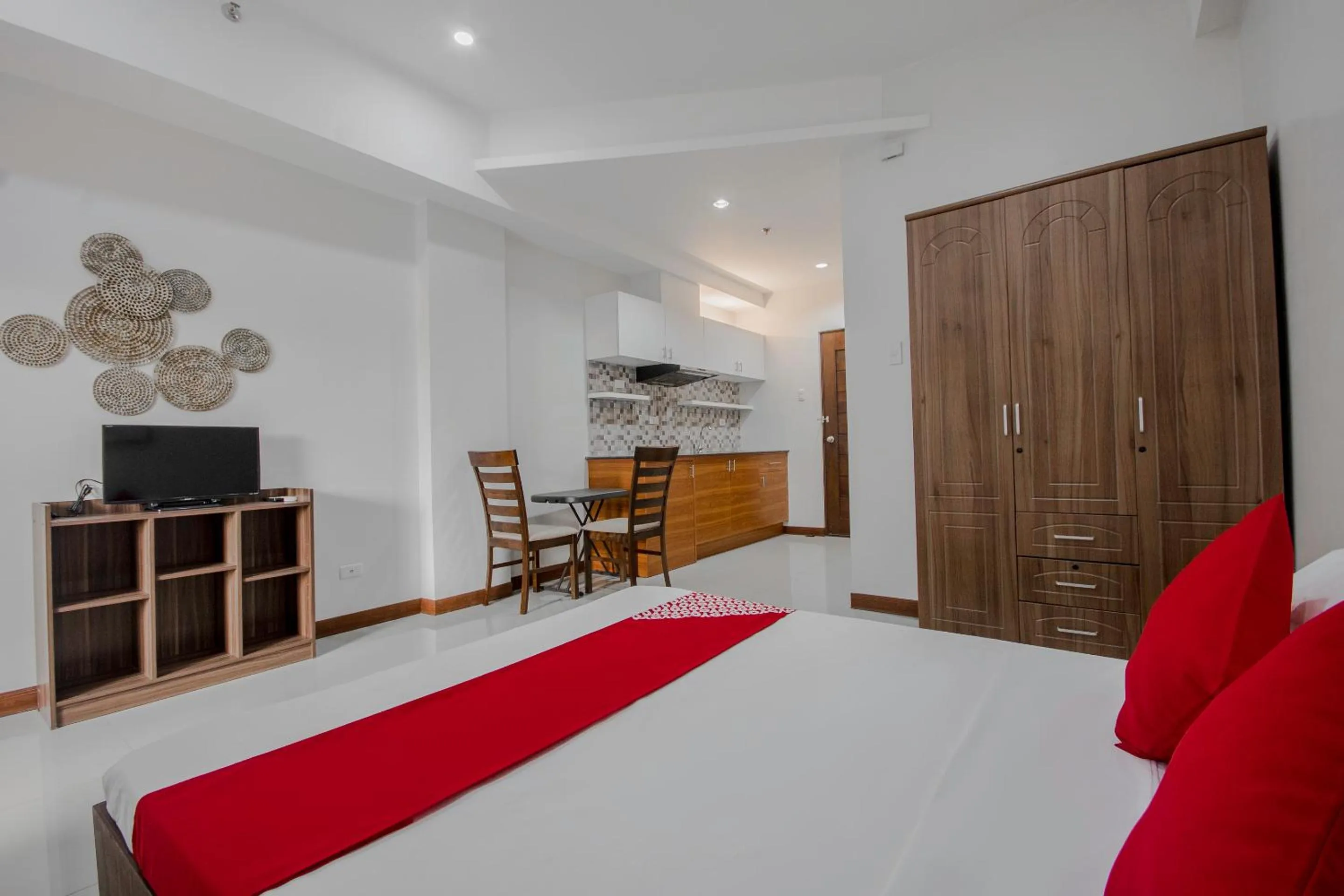 Bedroom, Bed in Cornerstone Manor Inn