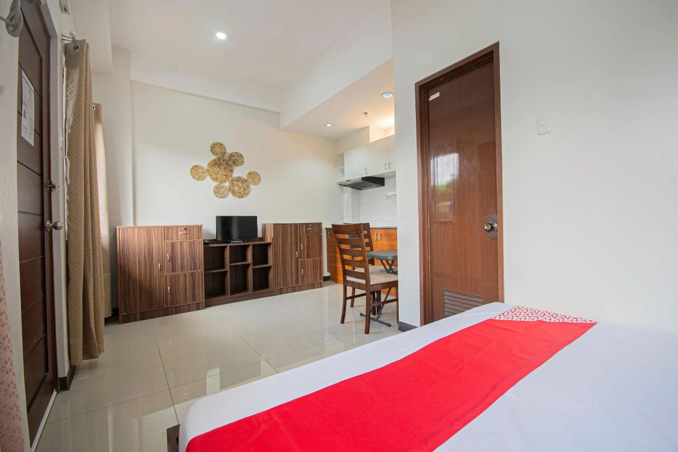 Bed in Cornerstone Manor Inn