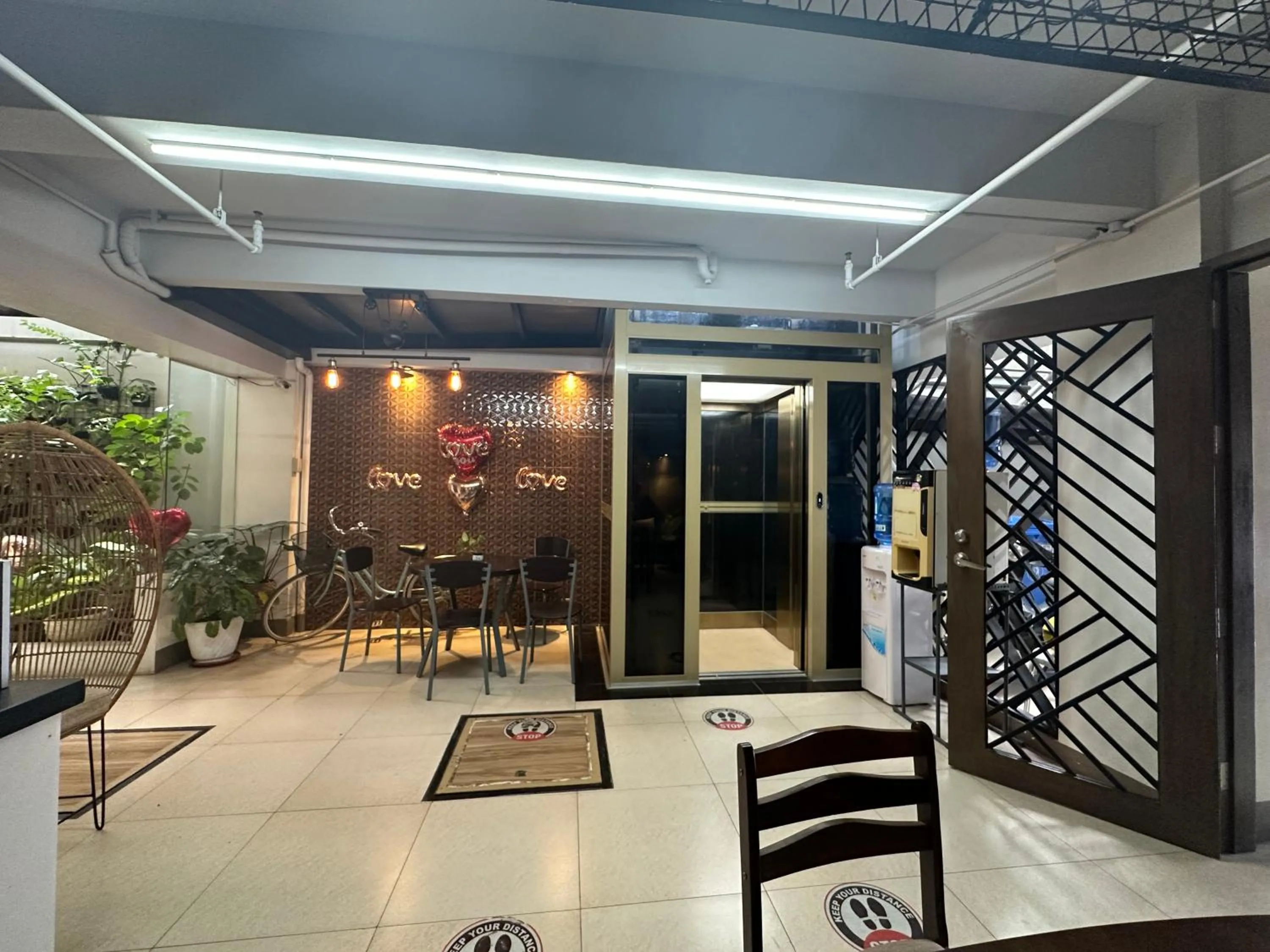 Seating area in Cornerstone Manor Inn