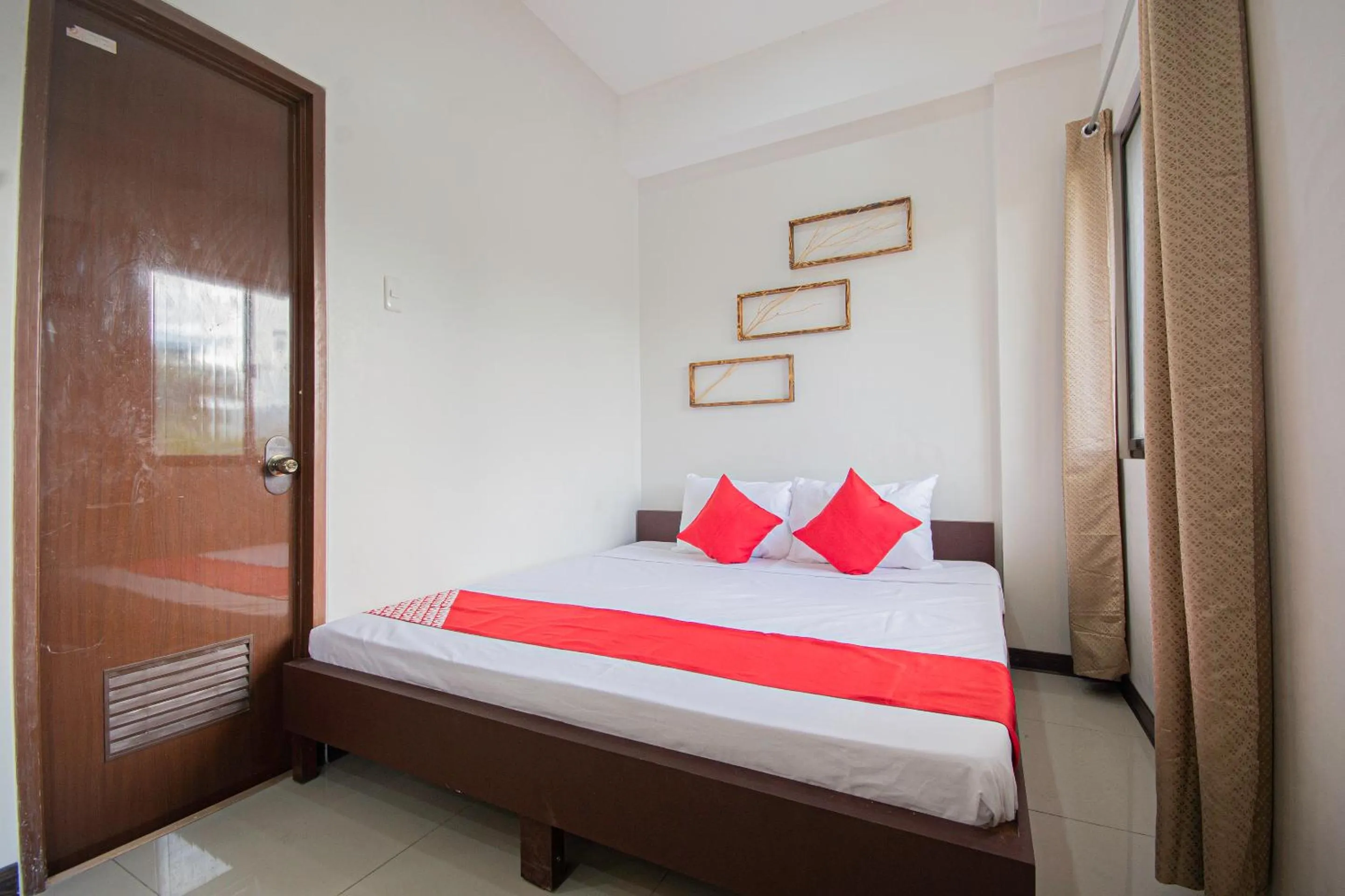 Bedroom, Bed in Cornerstone Manor Inn