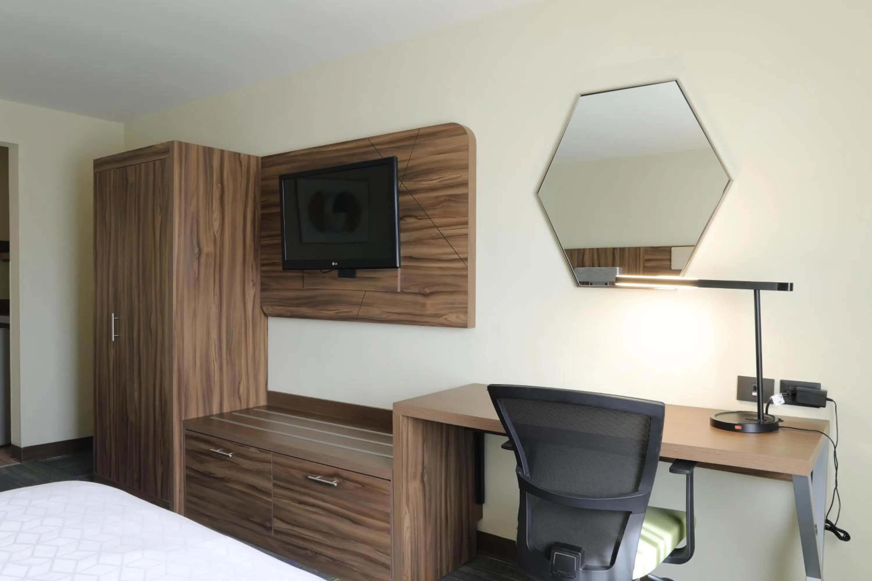 TV and multimedia, Bed in Holiday Inn Express Piedras Negras by IHG