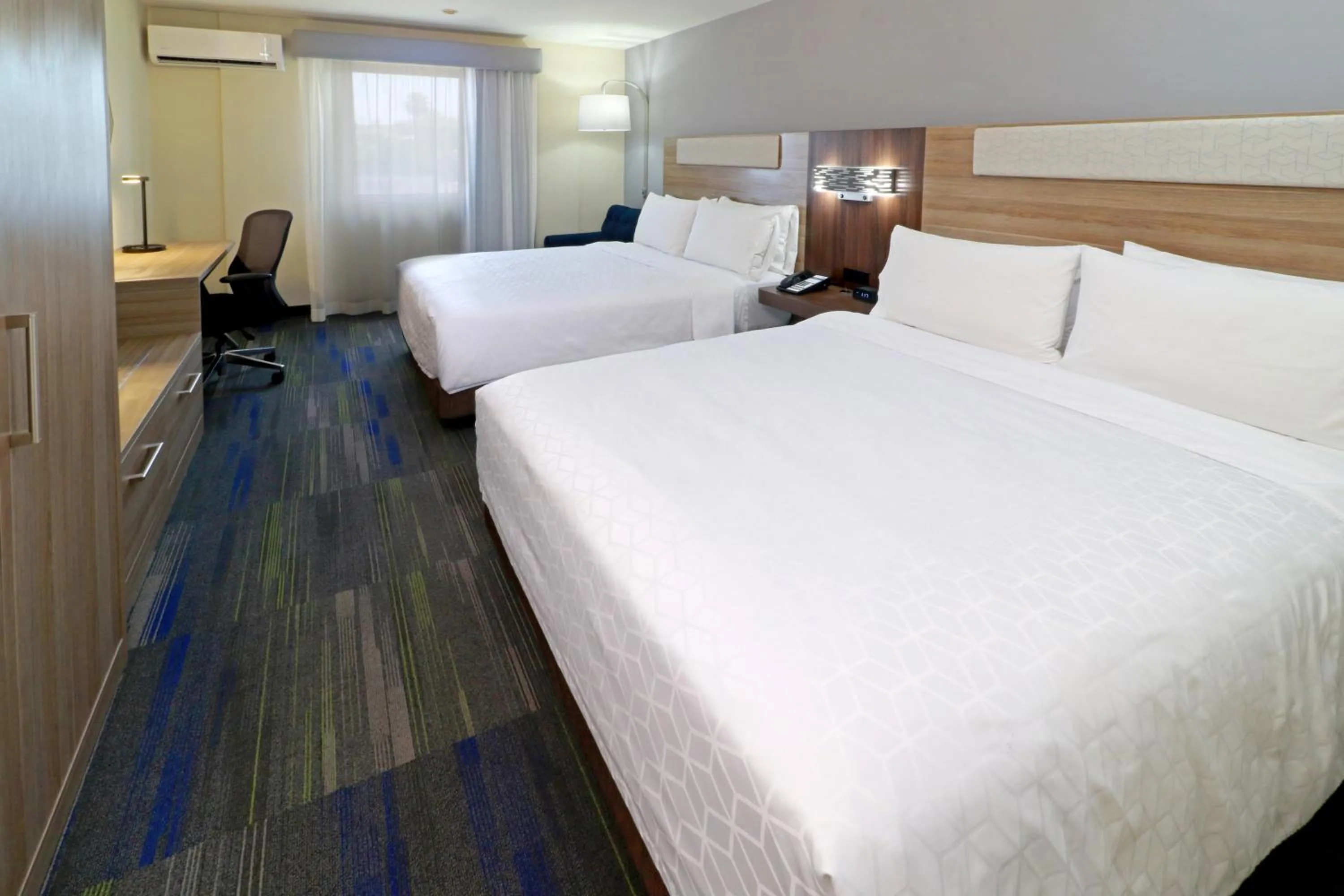 Photo of the whole room, Bed in Holiday Inn Express Piedras Negras by IHG